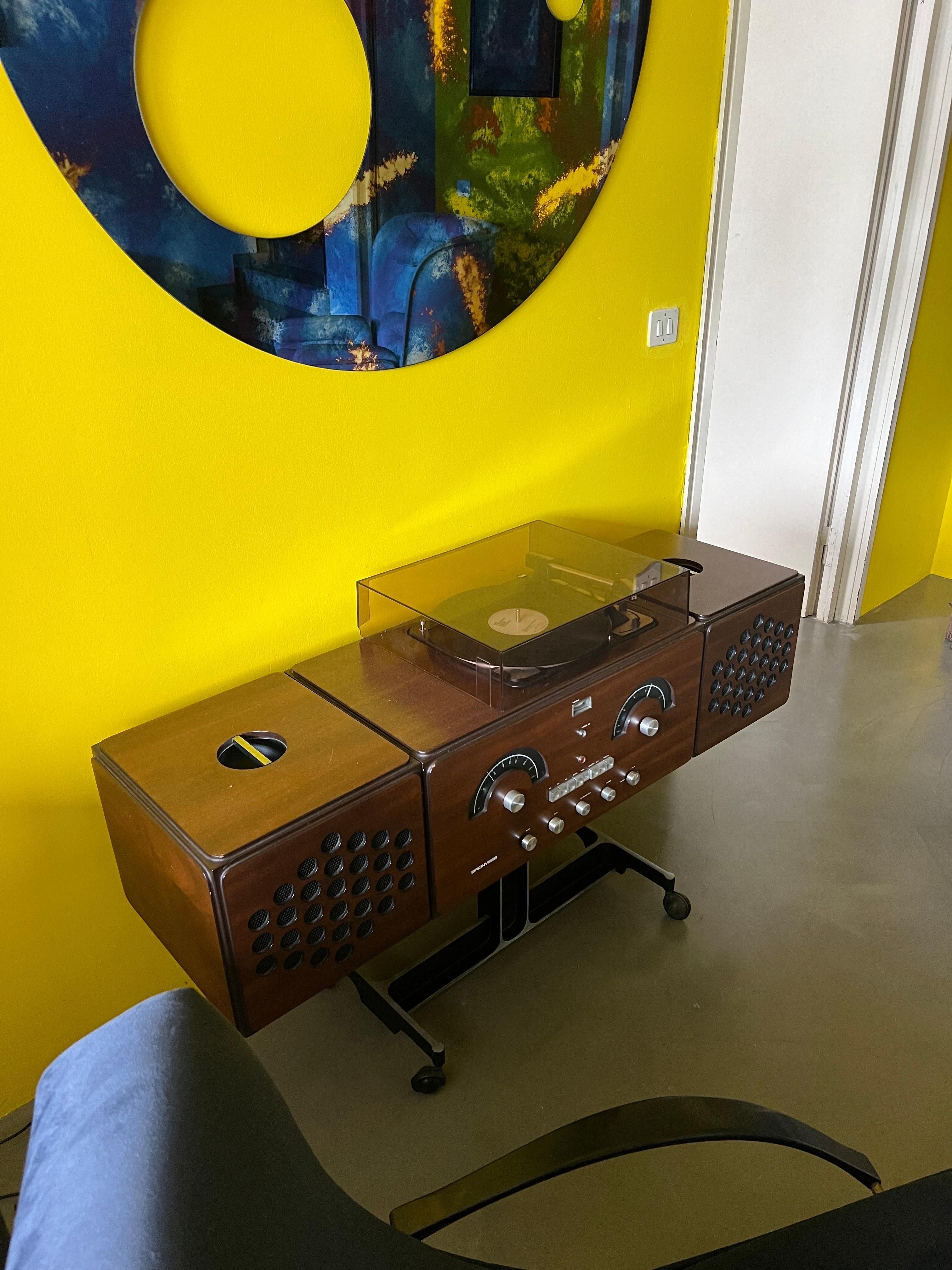 Brionvega RR126 Radio-Turntisch, Italienisch, Mitte des Jahrhunderts von Achille Castiglioni im Angebot 10