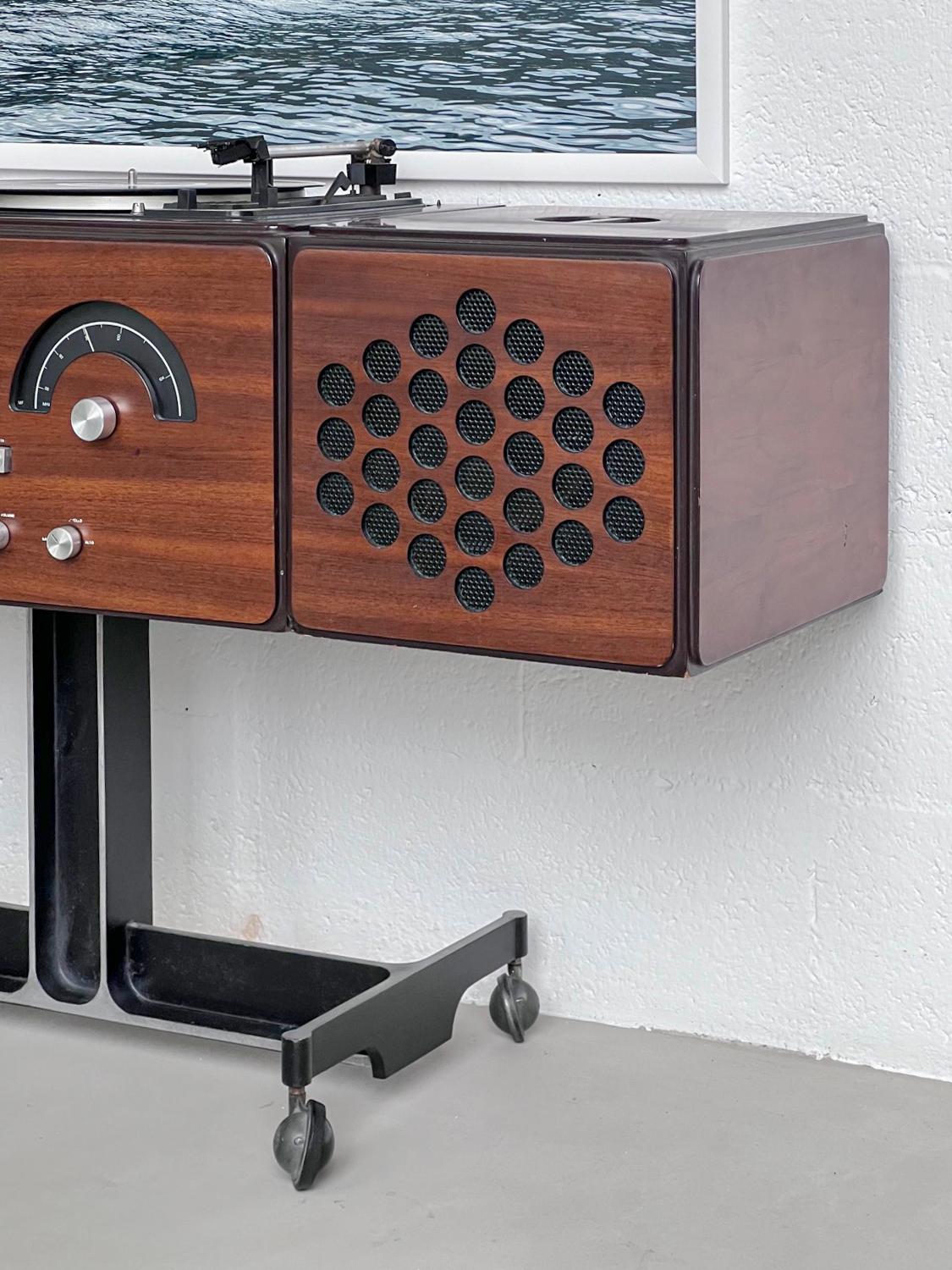 Brionvega RR126 Radio-Turntisch, Italienisch, Mitte des Jahrhunderts von Achille Castiglioni (Stahl) im Angebot