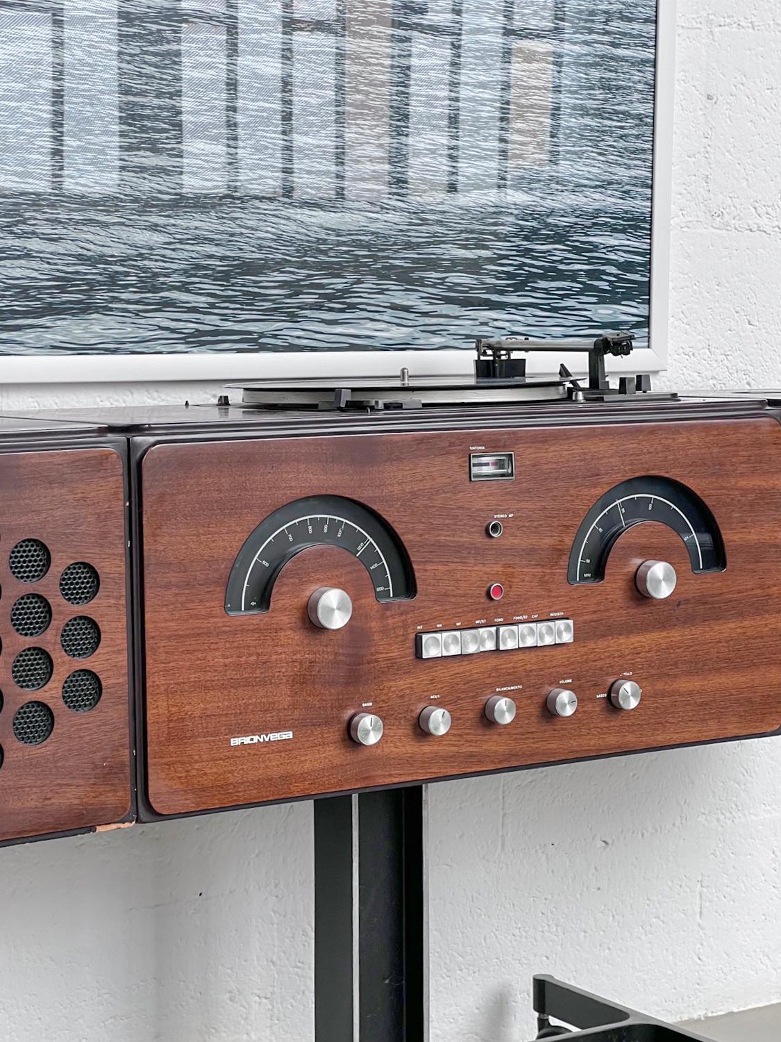 Brionvega RR126 Radio-Turntisch, Italienisch, Mitte des Jahrhunderts von Achille Castiglioni im Angebot 2