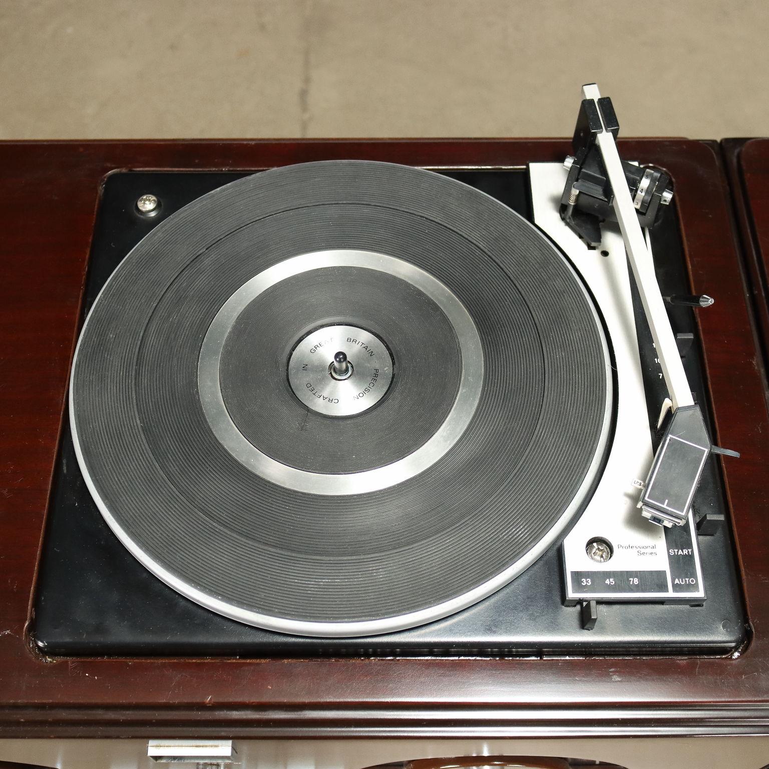 Briovega RR126 Radiophonograph Wood Italy 1970s In Excellent Condition In Milano, IT