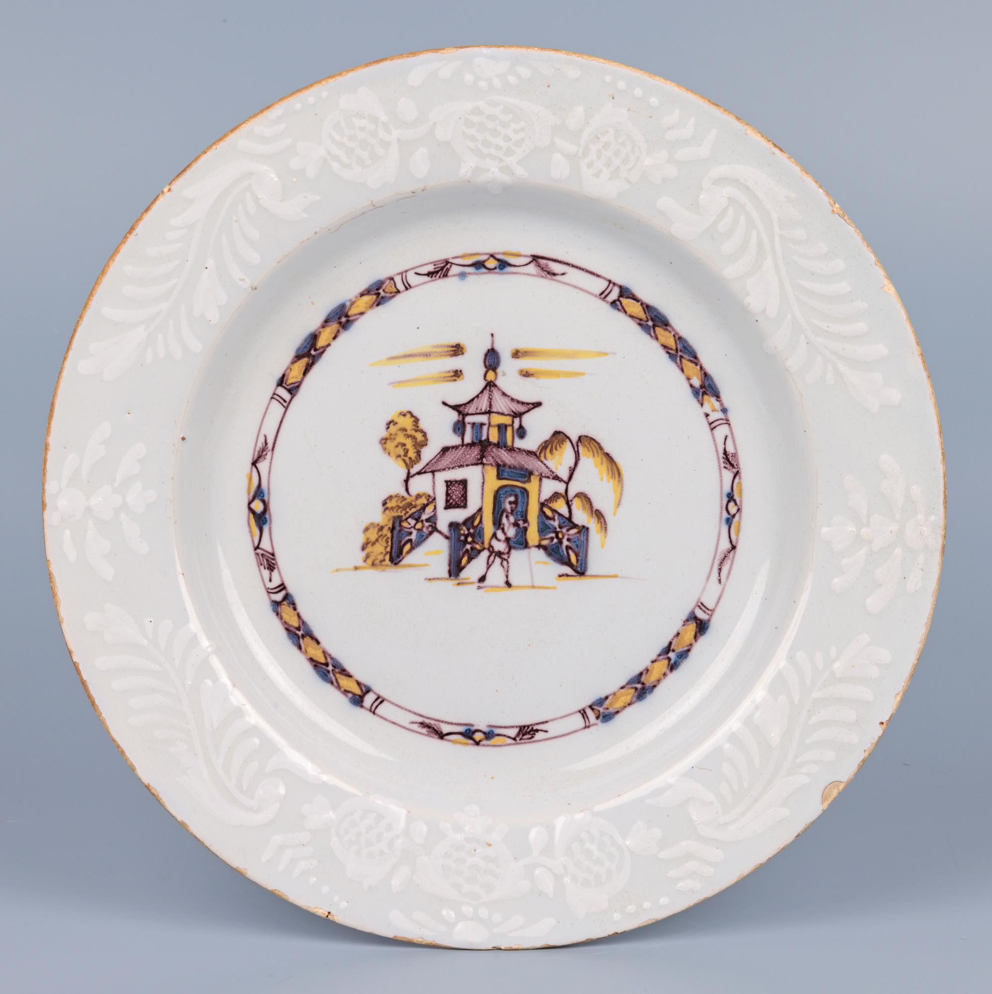 Bristol Delft Bianco-Sopra-Bianco Chinese Scene Pottery Plate For Sale 3