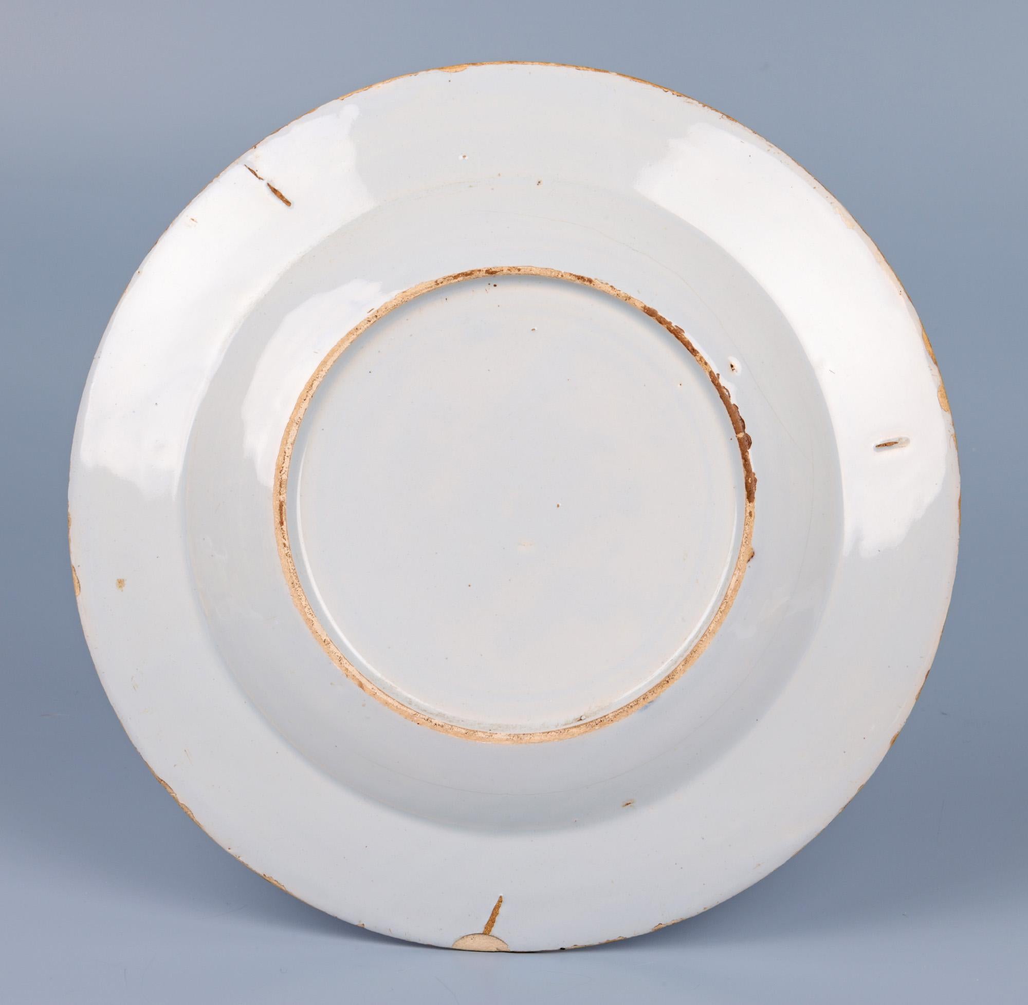 Bristol Delft Bianco-Sopra-Bianco Chinesischer Szene-Keramikteller im Angebot 3