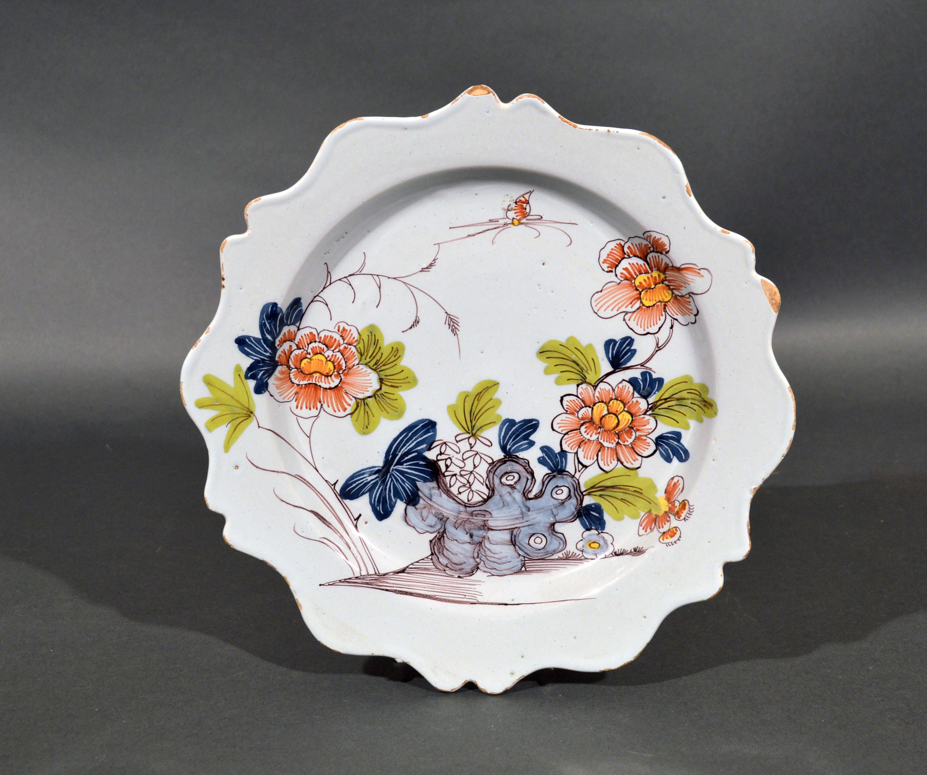 Rococo Ensemble de six assiettes festonnées polychromes de style Chinoiserie Bristol Delftware, 1760 en vente