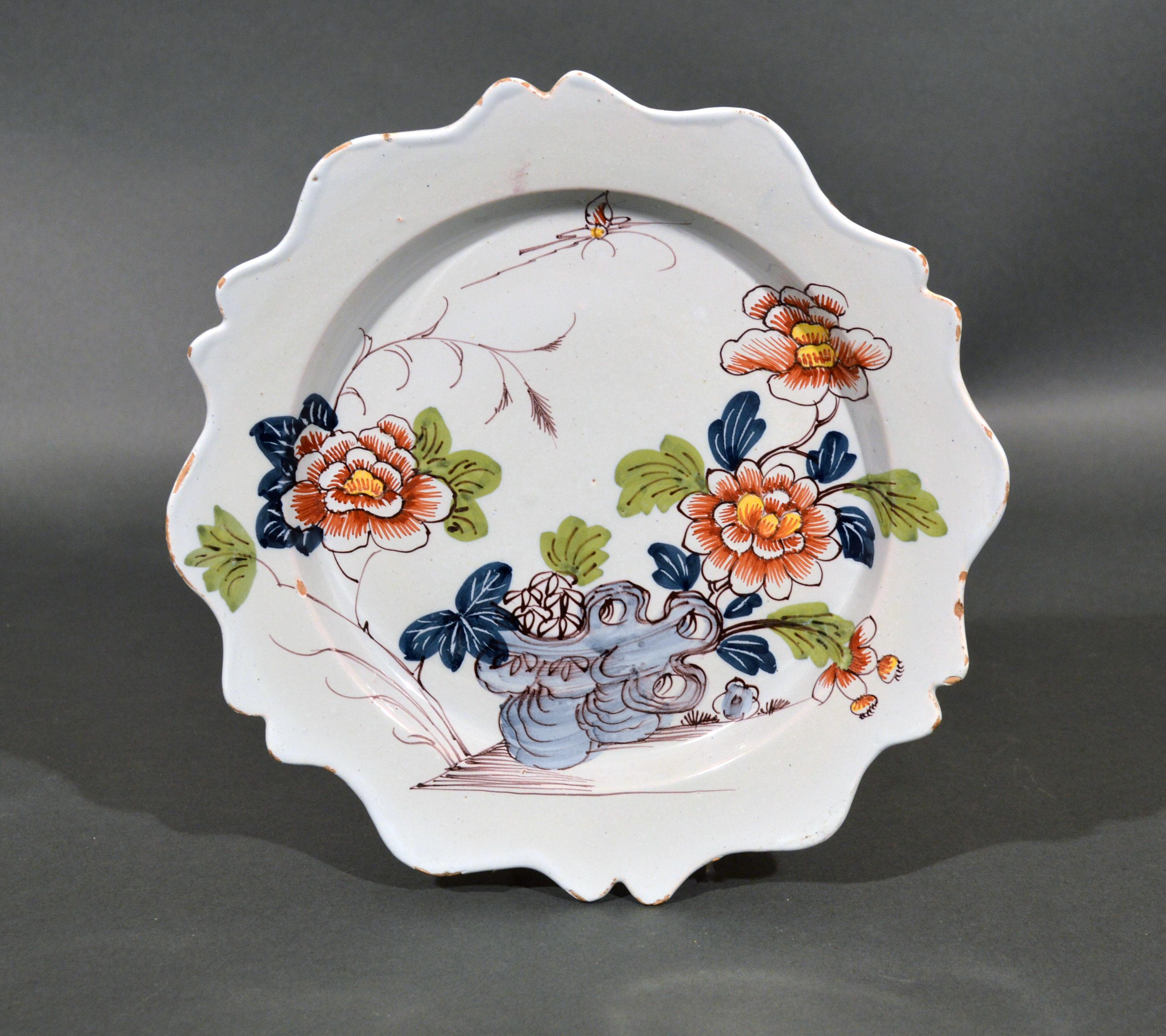 Dutch Bristol Delftware Set of Six Polychrome Chinoiserie Scalloped Plates, 1760 For Sale