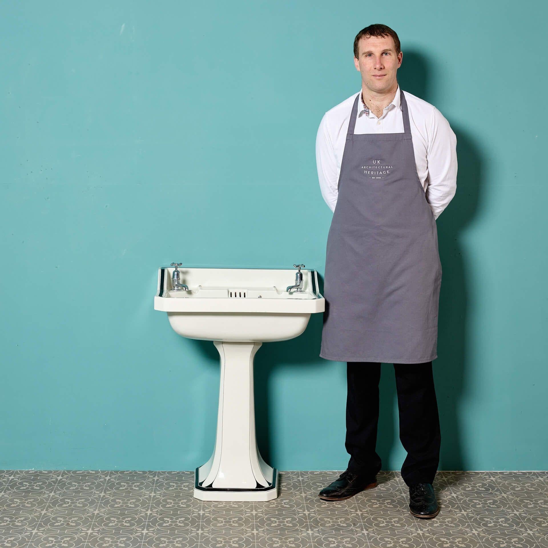 A rare Bristol Superius reclaimed Art Deco black and white sink, sourced from a private house in London.

This is an unusual rare 1920s pedestal sink by Bristol Superius showcases the luxurious glamour of the Art Deco period.

Today, this pedestal