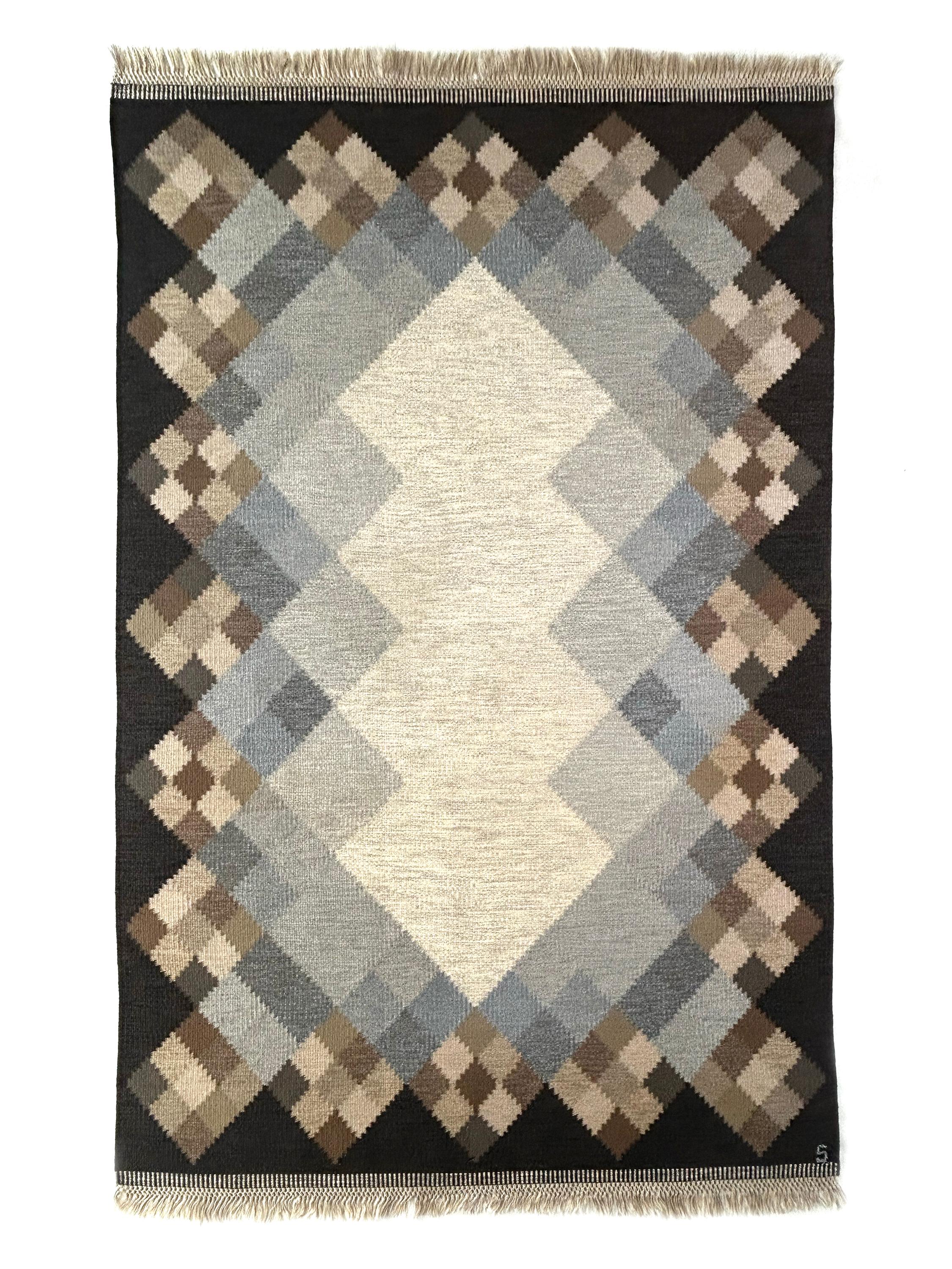 Brita Svefors Dunkelblauer und brauner Flachgewebe-Teppich 