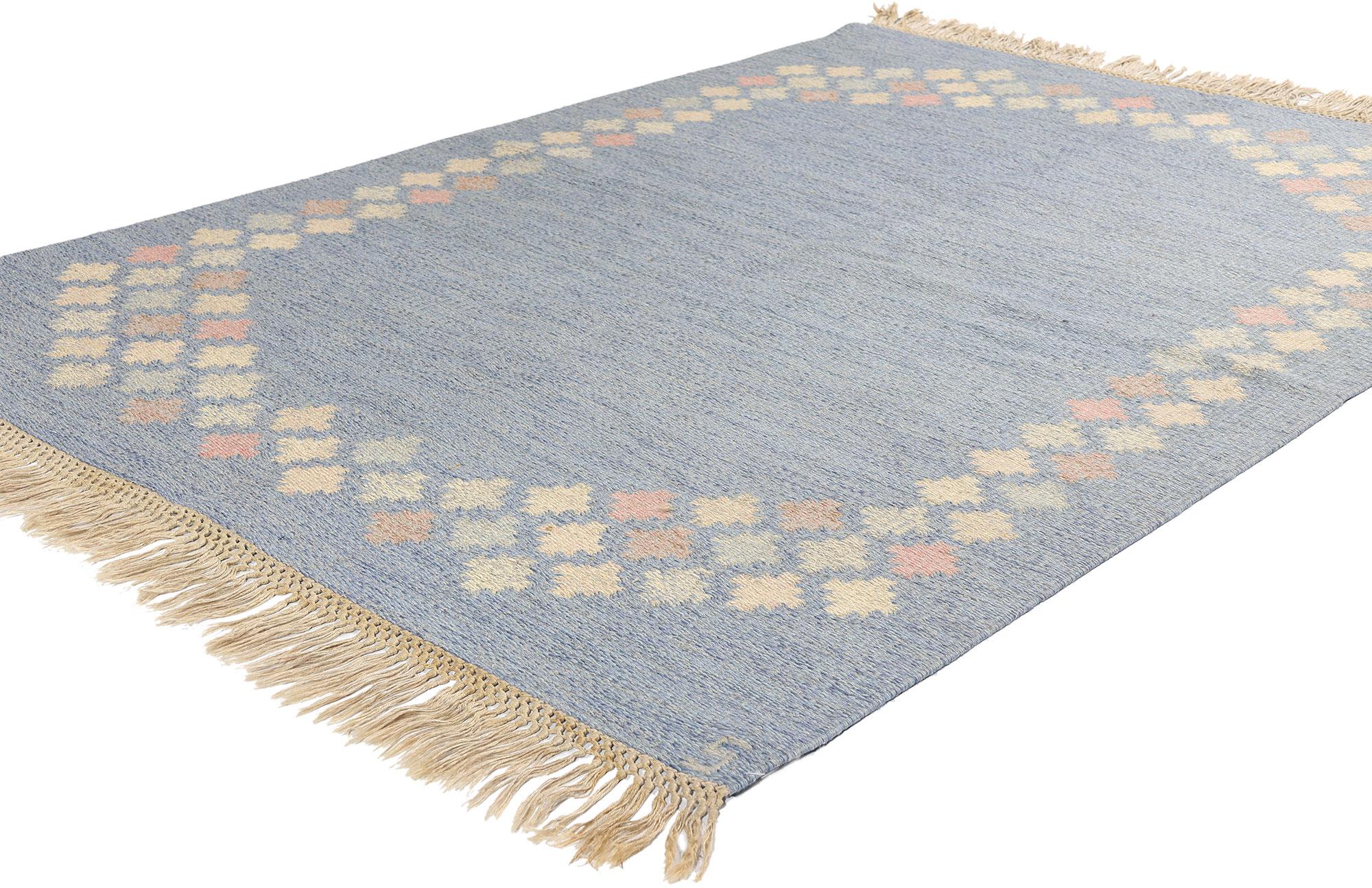 78262 Brita Svefors Vintage Swedish Kilim Rollakan Rug, 04'06 x 06'05. Die schwedischen Rollakan-Teppiche von Brita Svefors sind traditionelle flachgewebte Teppiche aus Schweden, die für ihre leuchtenden Farben und geometrischen Muster bekannt sind,