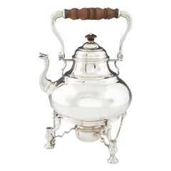 Tetera de plata Britannia de Chrichton Brothers Londres 1906