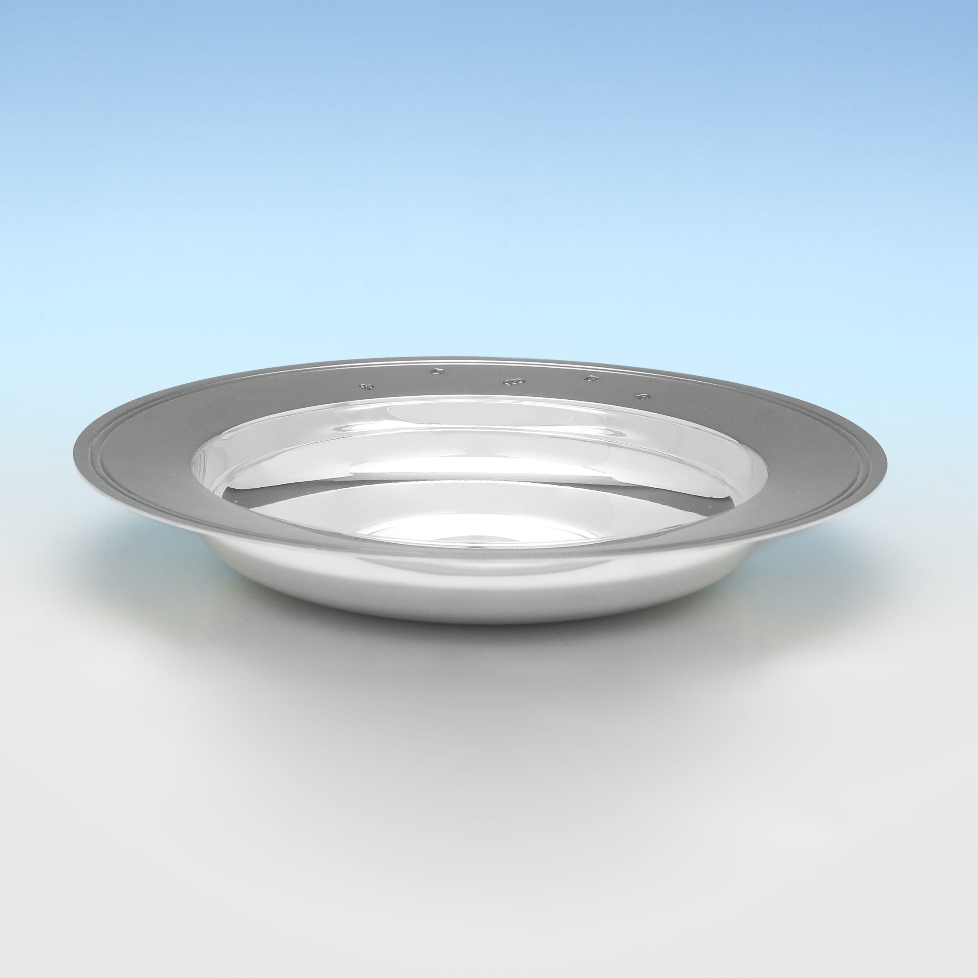 Moderno Piatto Britannia standard armada in argento con scatola di presentazione - realizzato nel 2007 in vendita