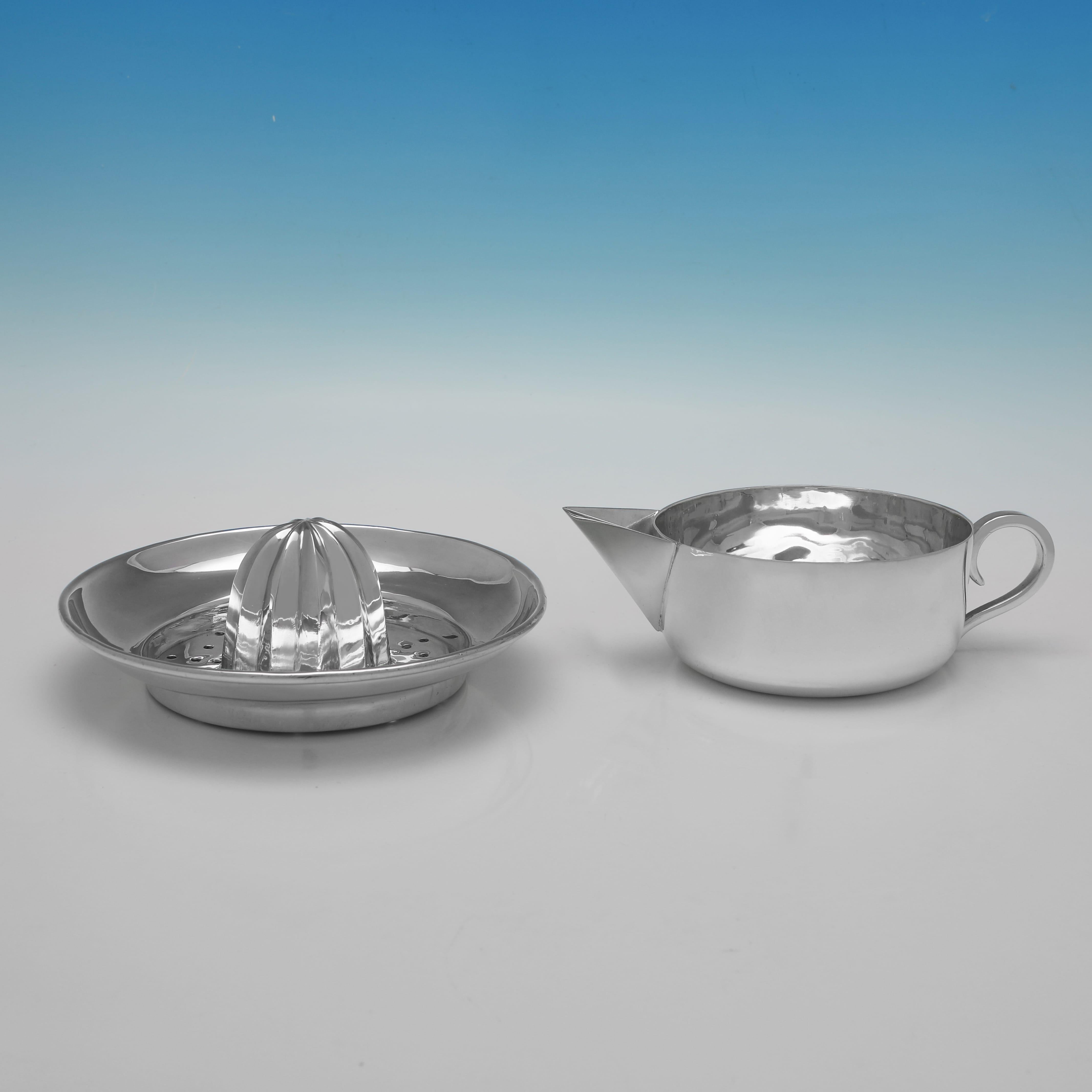 Moderne strainer à citron Britannia standard poinçonné à Londres en 1984 en vente