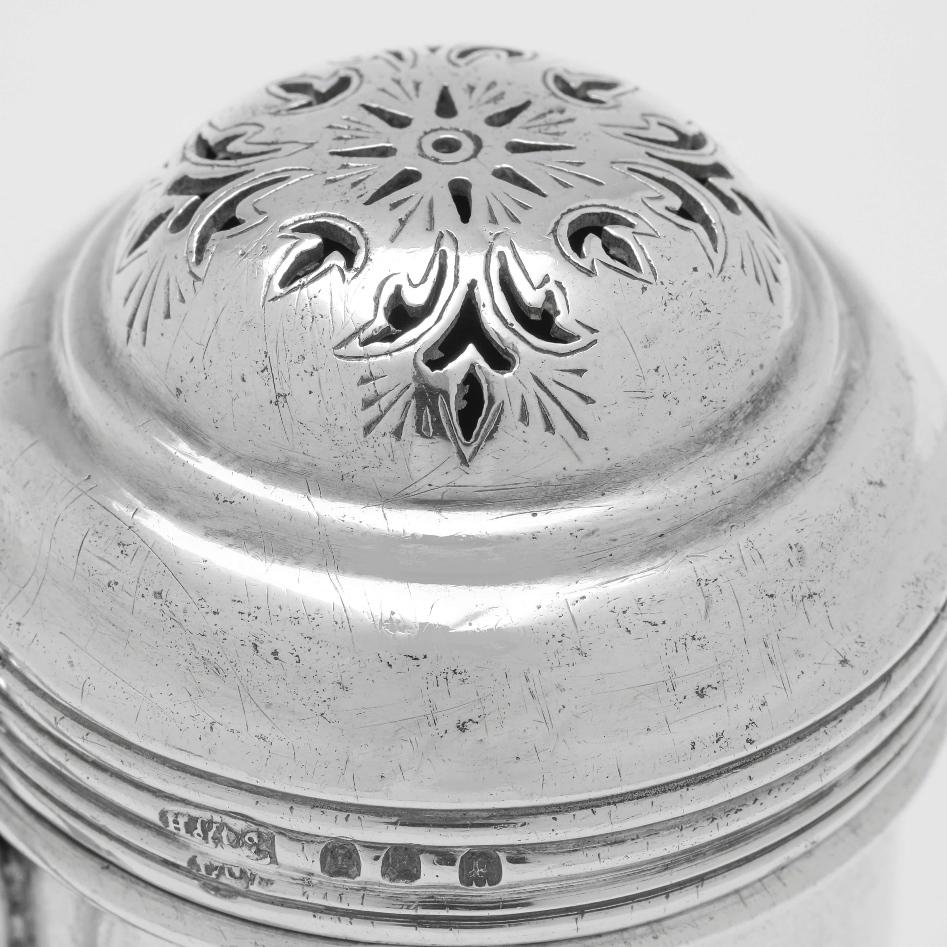 Mid-20th Century Britannia Standard Silver Pair of Kitchen Peppers, London 1930, George I Style For Sale