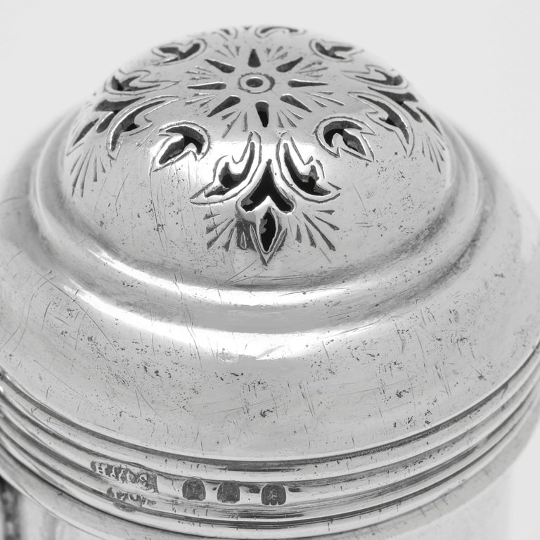 Britannia Standard Silver Pair of Kitchen Peppers, London 1930, George I Style For Sale 1