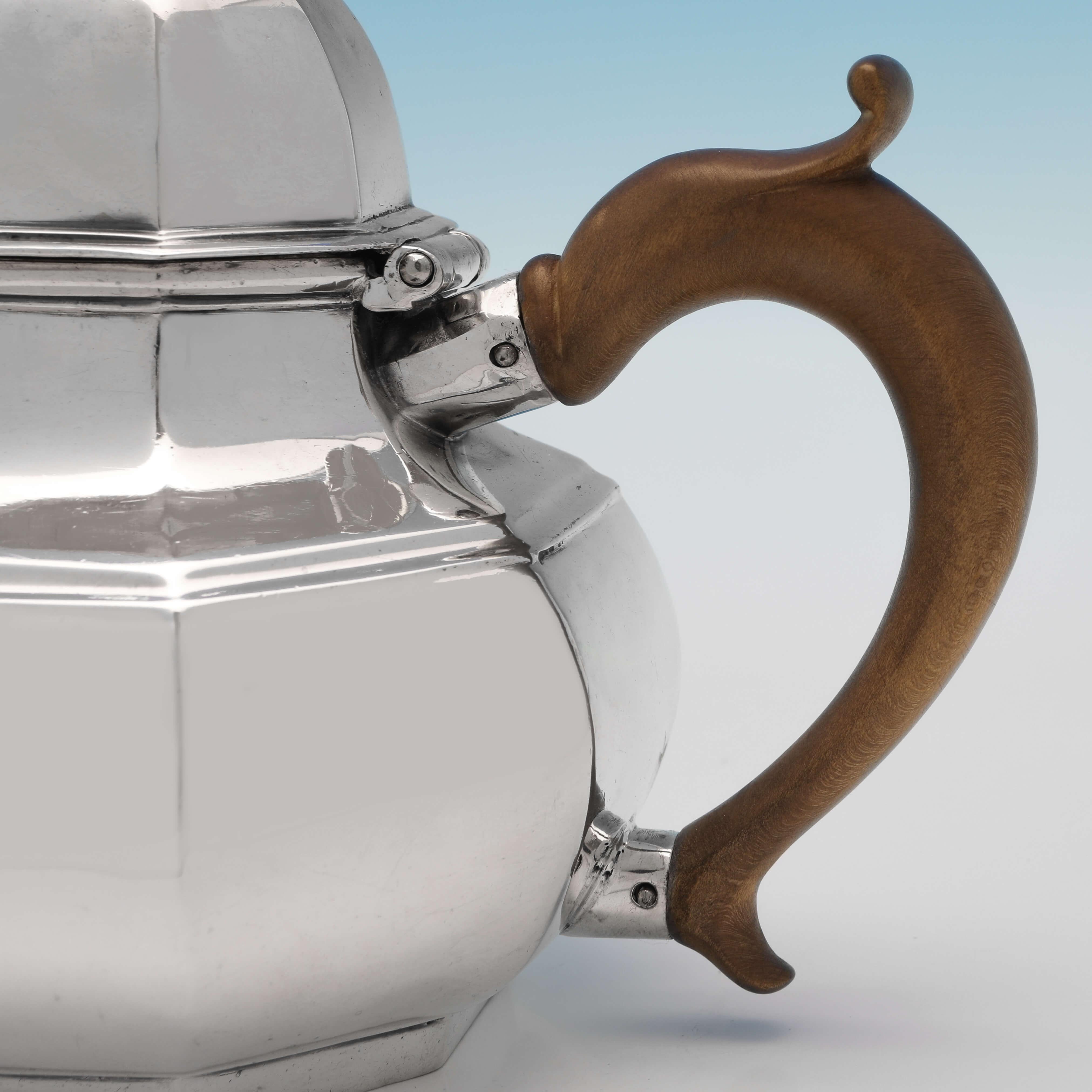 Queen Anne Period, Britannia Standard Silver Teapot on Warming Stand, 1712 1