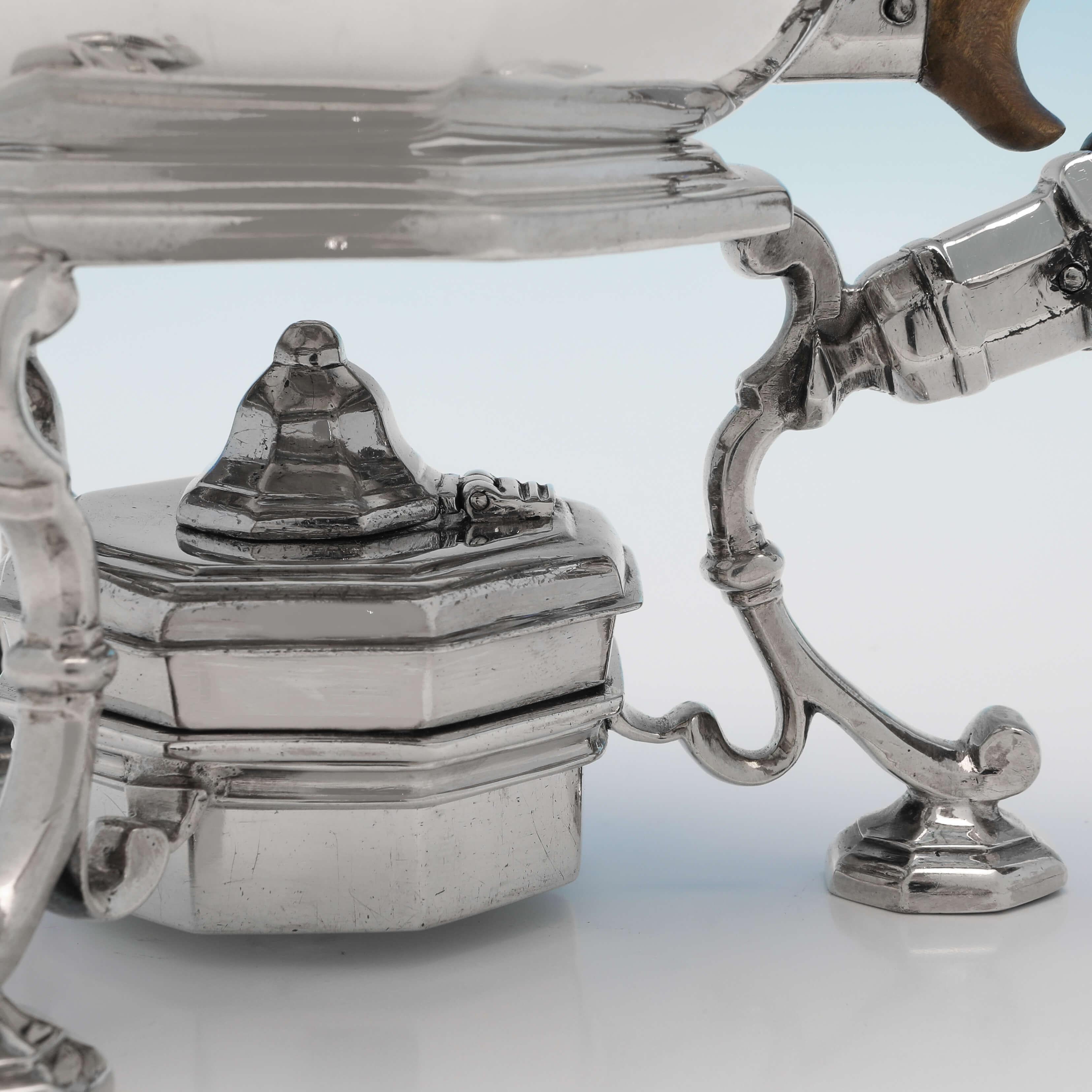 Queen Anne Period, Britannia Standard Silver Teapot on Warming Stand, 1712 2