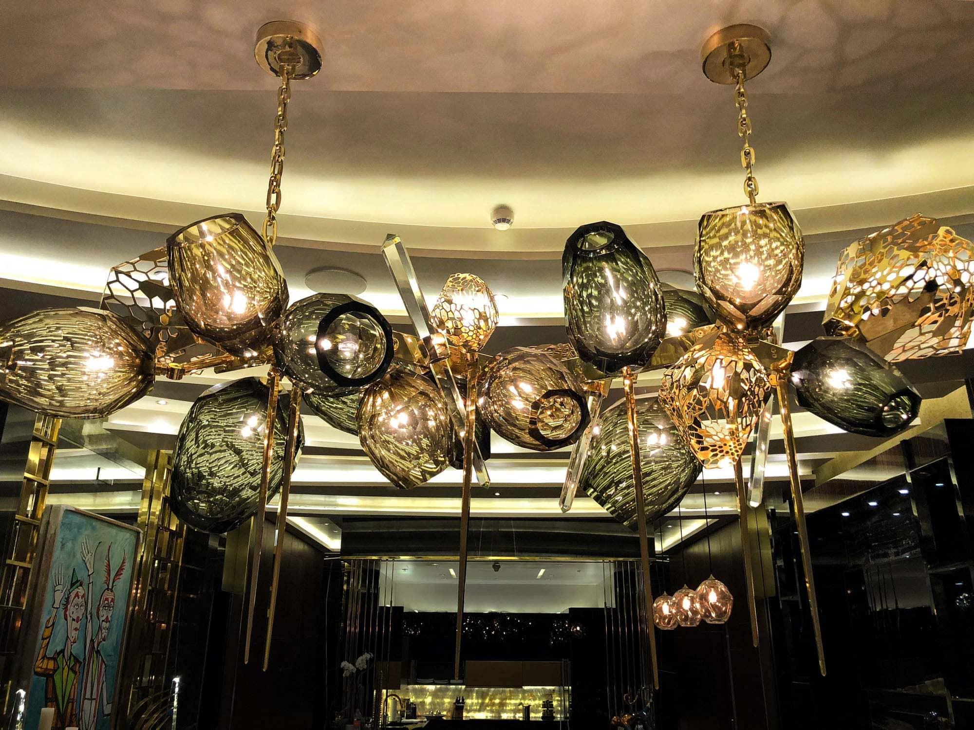 Modern Britannica Chandelier Horizontal: Murano Glass and Bronze Chandelier 78'' For Sale
