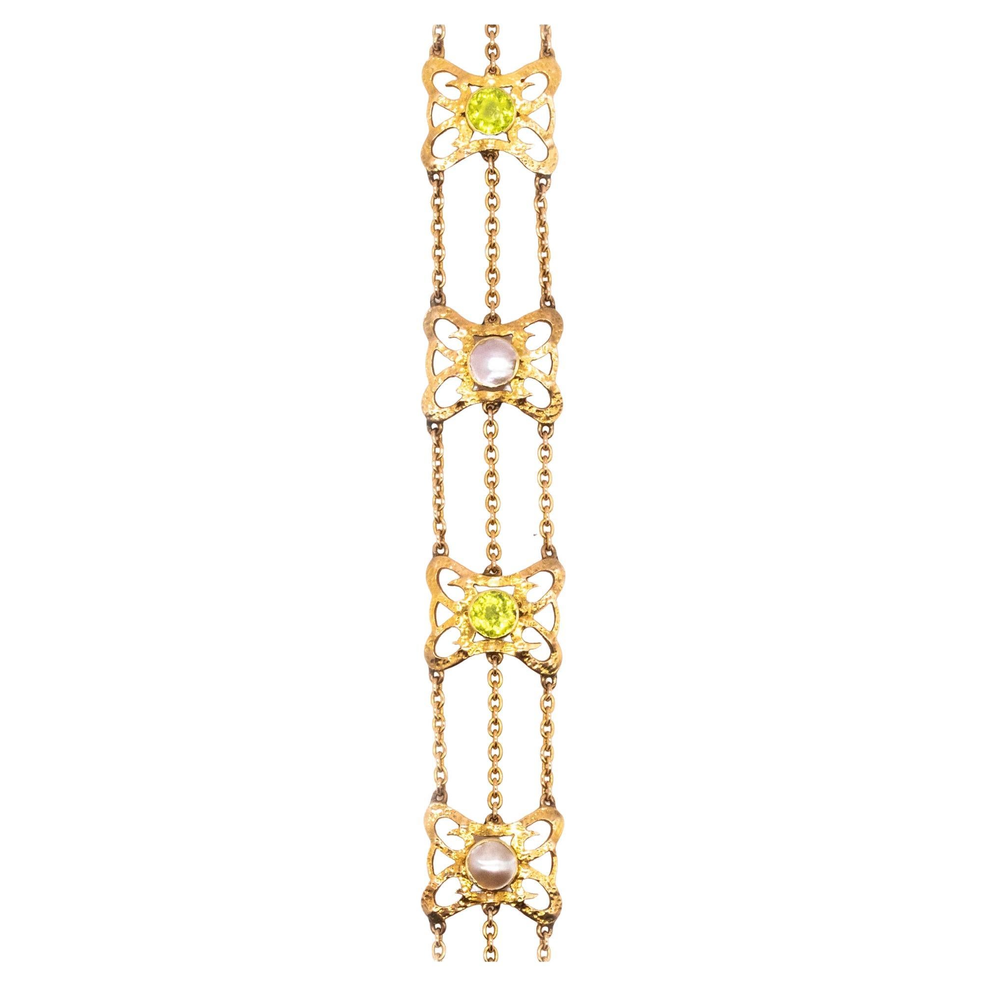 Pulsera de Arte y Artesanía Liberty británica de 1900 en 15 cts con perlas y peridotos