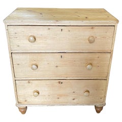  British 19th Century Country English Scrubbed Pine Chest of Drawers 