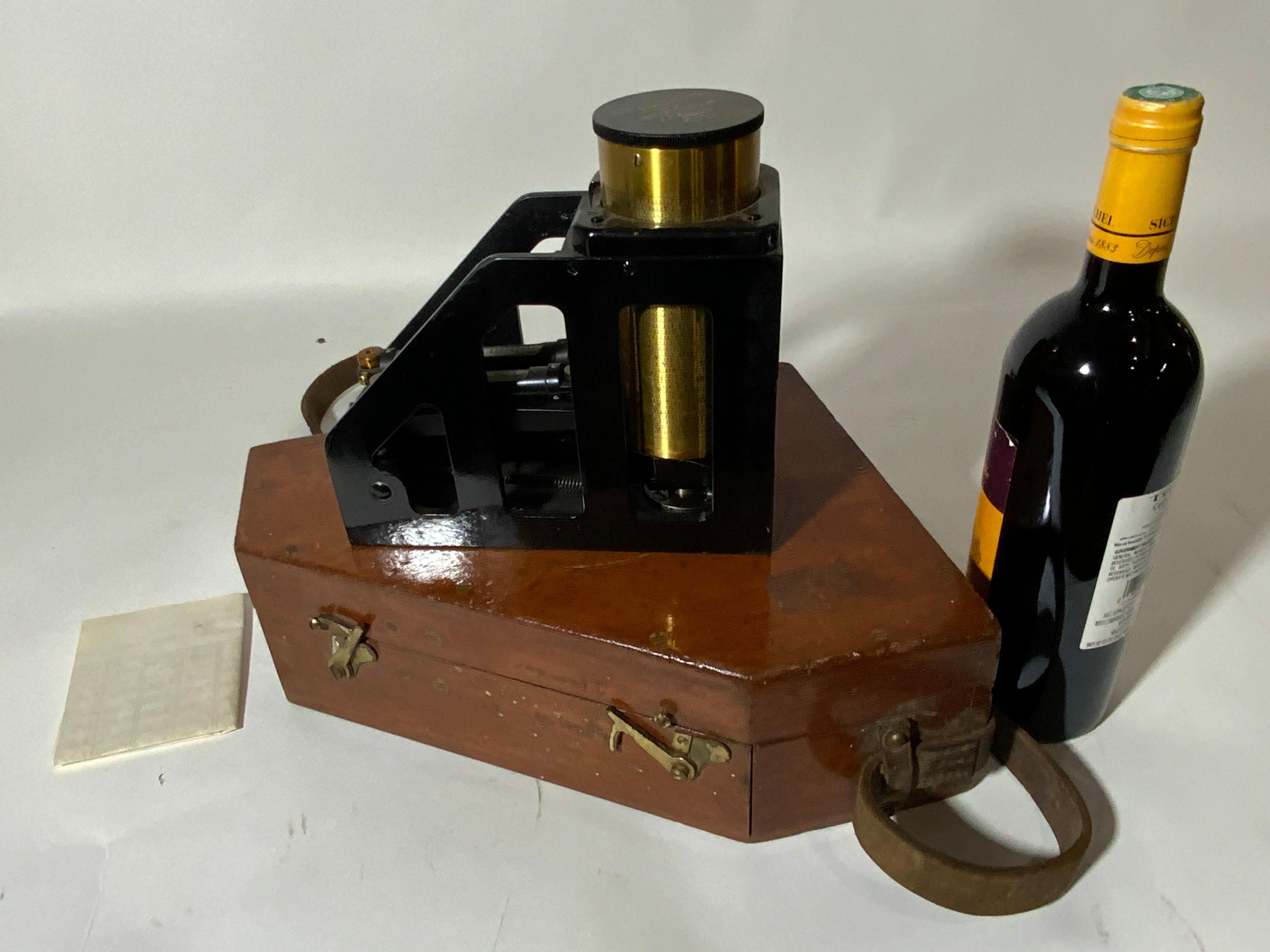 Clinometer de l'amiral britannique Mark III Bon état - En vente à Norwell, MA