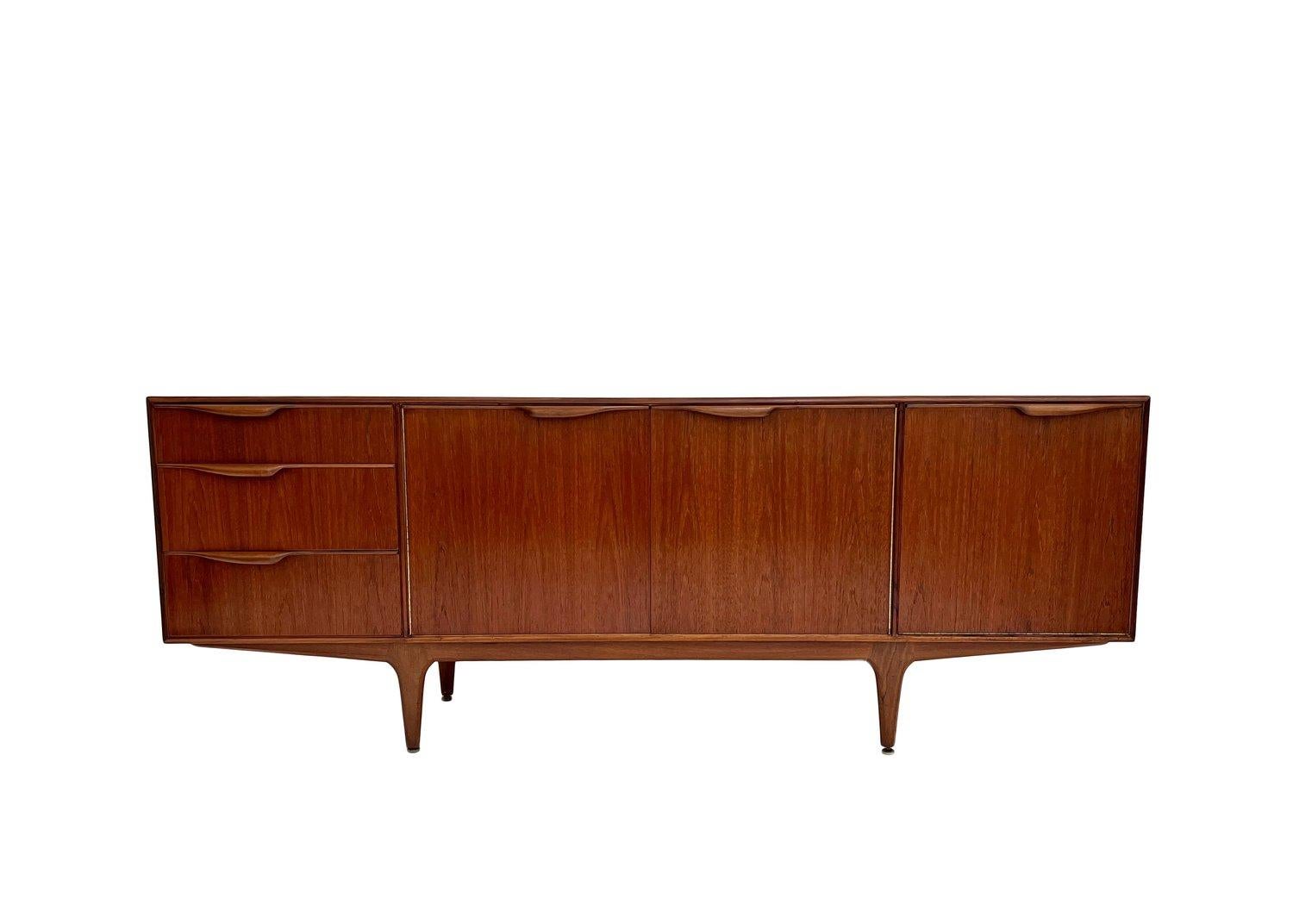 British A.H McIntosh 'Dunvegan' Large Teak Sideboard Credenza Mid Century 1960s In Excellent Condition In London, GB