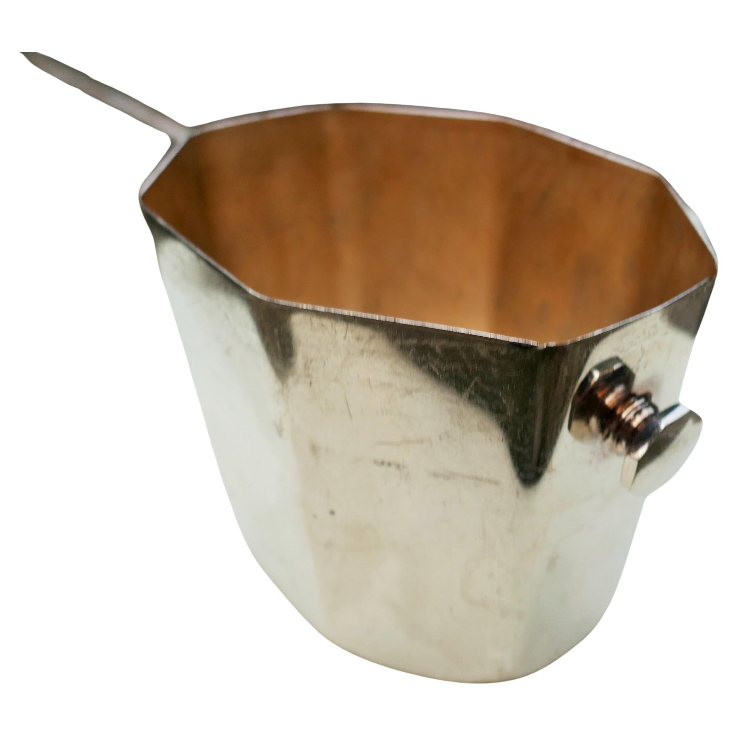 Ice bucket made by Metallia for British Airways.
Available two tall ice buckets
Good condition
Thanks