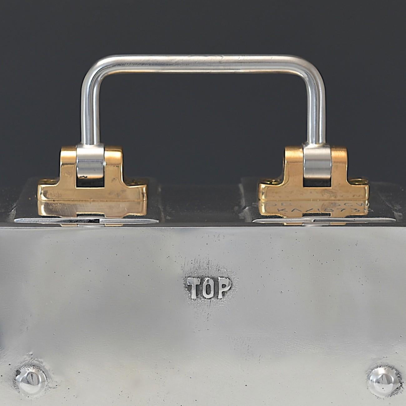 British Army 264 'SAS' Signals Squadron Military Clock, circa 1955 In Good Condition In London, GB