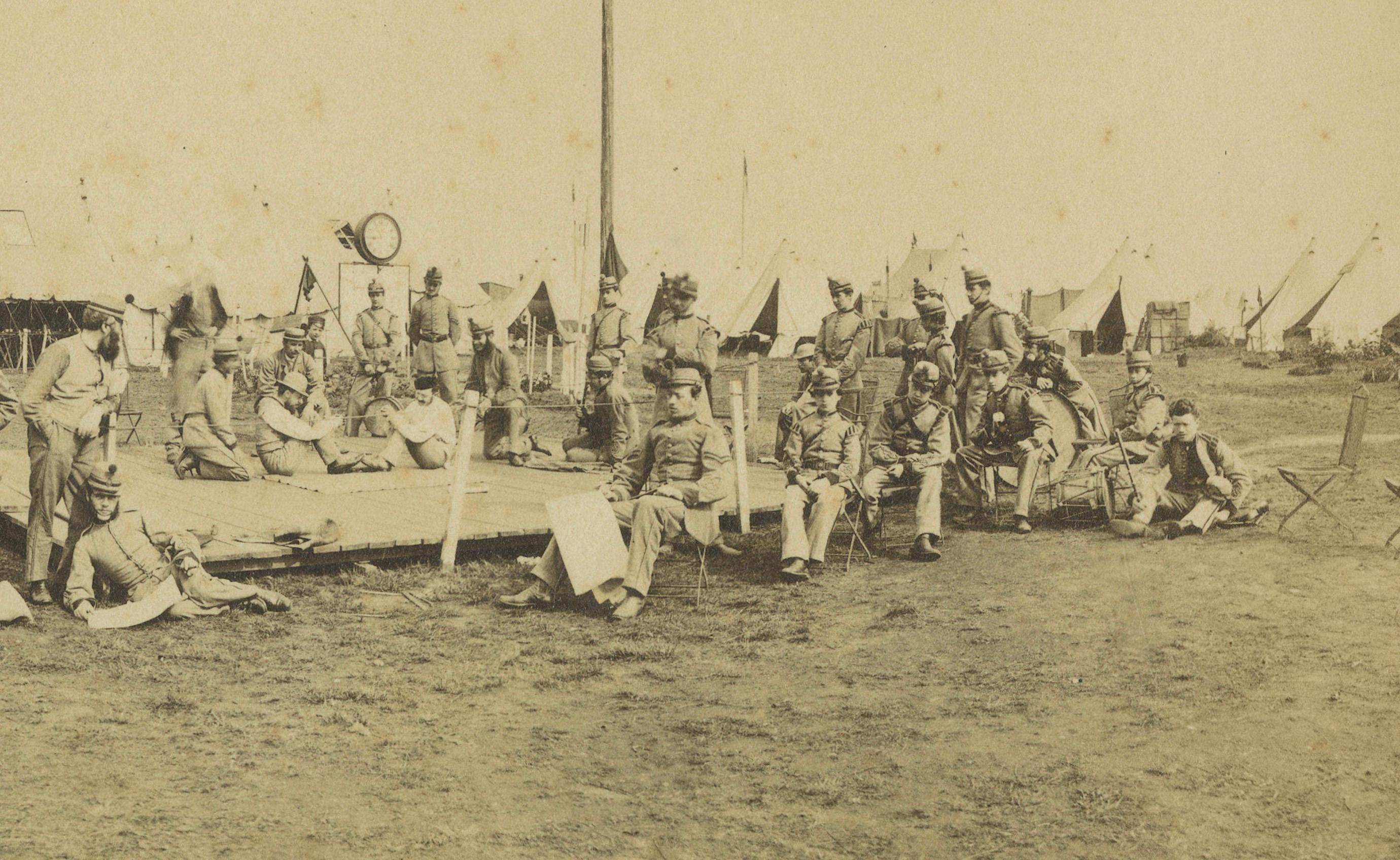 British Army Camp Scenes – Highland and Queen’s Regiments, 19th Century Pair For Sale 1