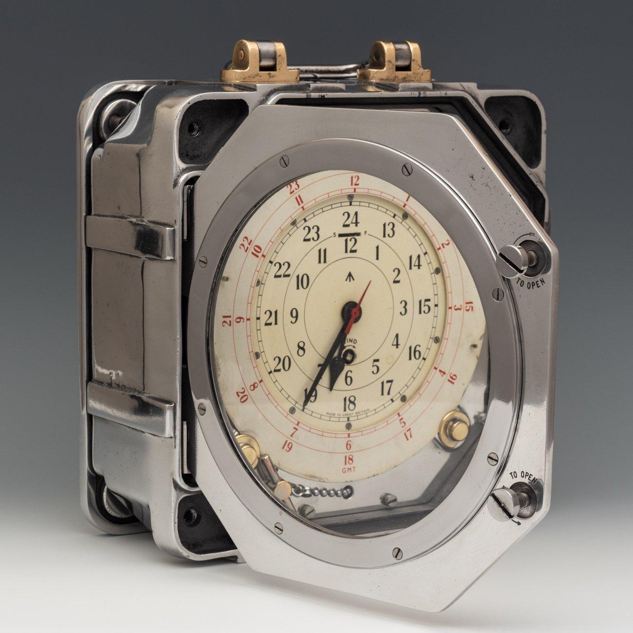 British Army Signals Clock, circa 1955 In Good Condition In London, GB