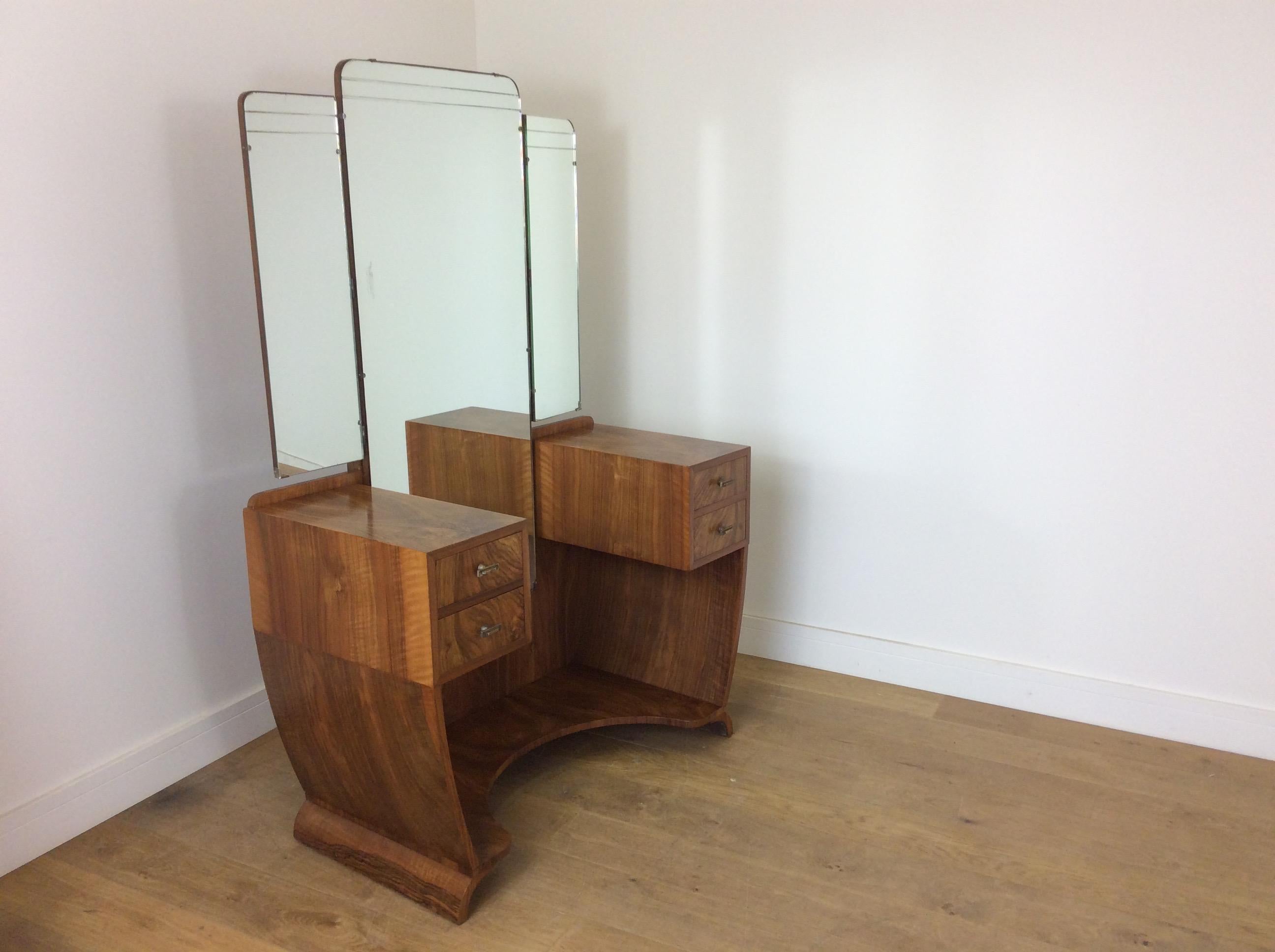 Art Deco bedroom set, with double wardrobe, linen press and dressing table.
All in a stunning figured walnut with skyscraper front.
Art Deco linen press. 119 cm H 76 cm w 48.5 cm D
Art Deco dressing table with full length mirror. 158 cm H 107 cm