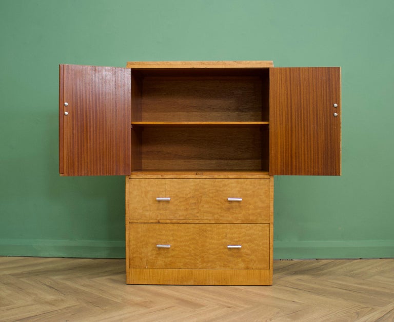 Großer britischer Art-déco-Schrank aus Vogelaugenahorn oder Leinen ...