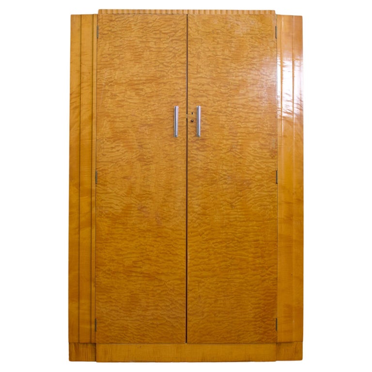 Britischer Art-Déco-Kleiderschrank aus Vogelaugenahorn, 1930er Jahre im ...
