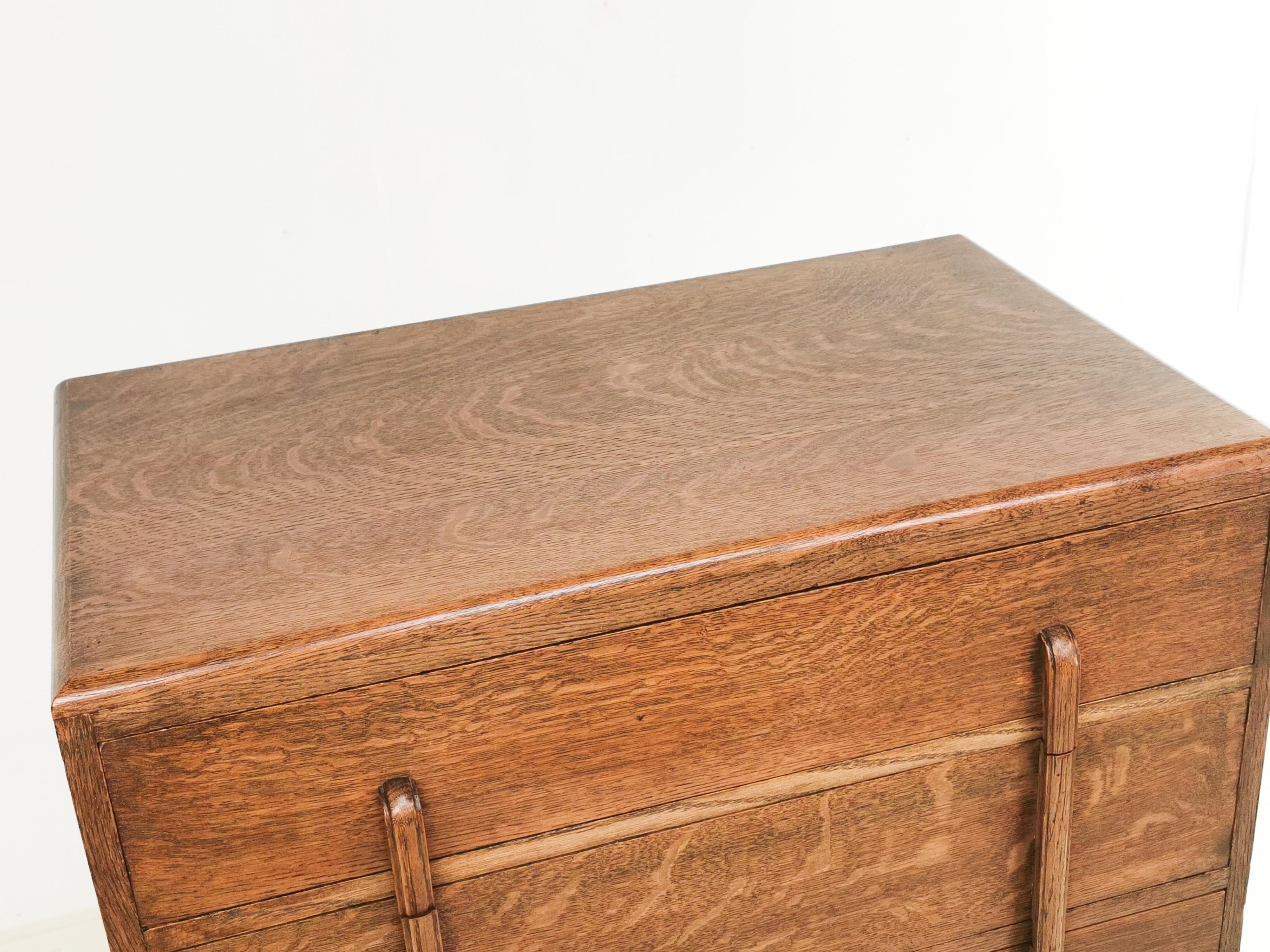British Art Deco Bowman Bros Oak Chest of Drawers In Good Condition For Sale In STOKE ON TRENT, GB