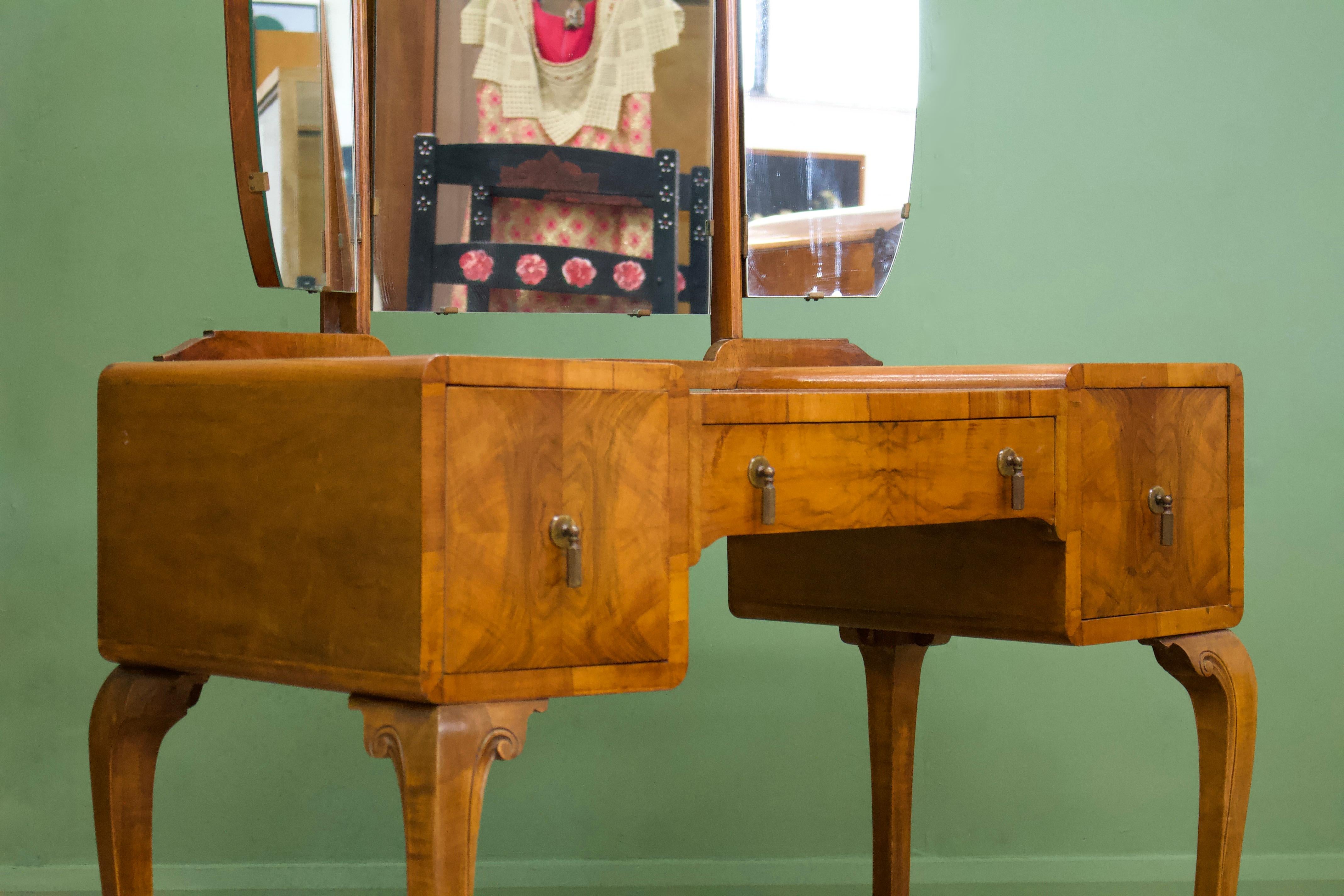 Veneer British Art Deco Burr Walnut Dressing Table, 1930s