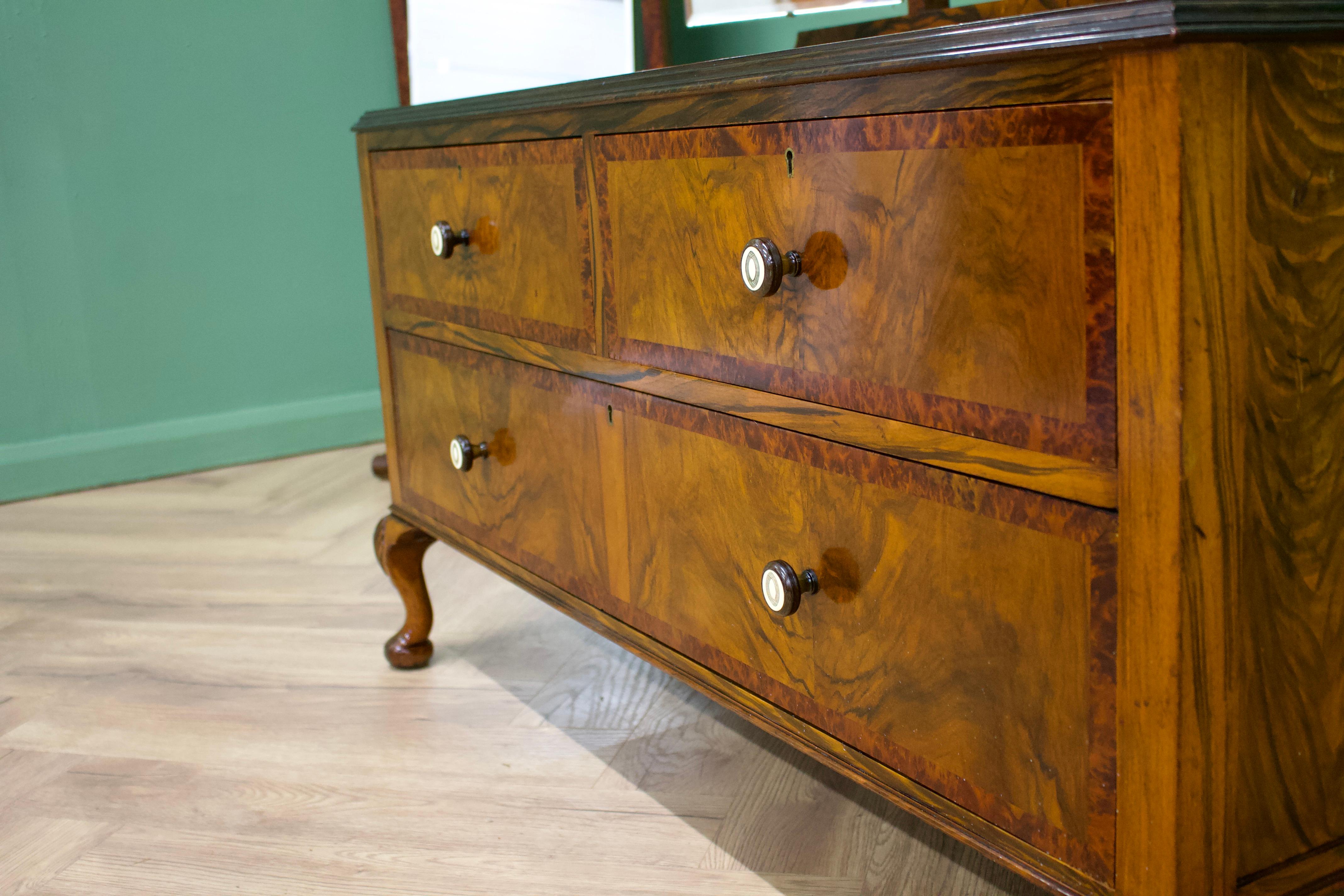 British Art Deco Burr Walnut Dressing Table, 1930s 3