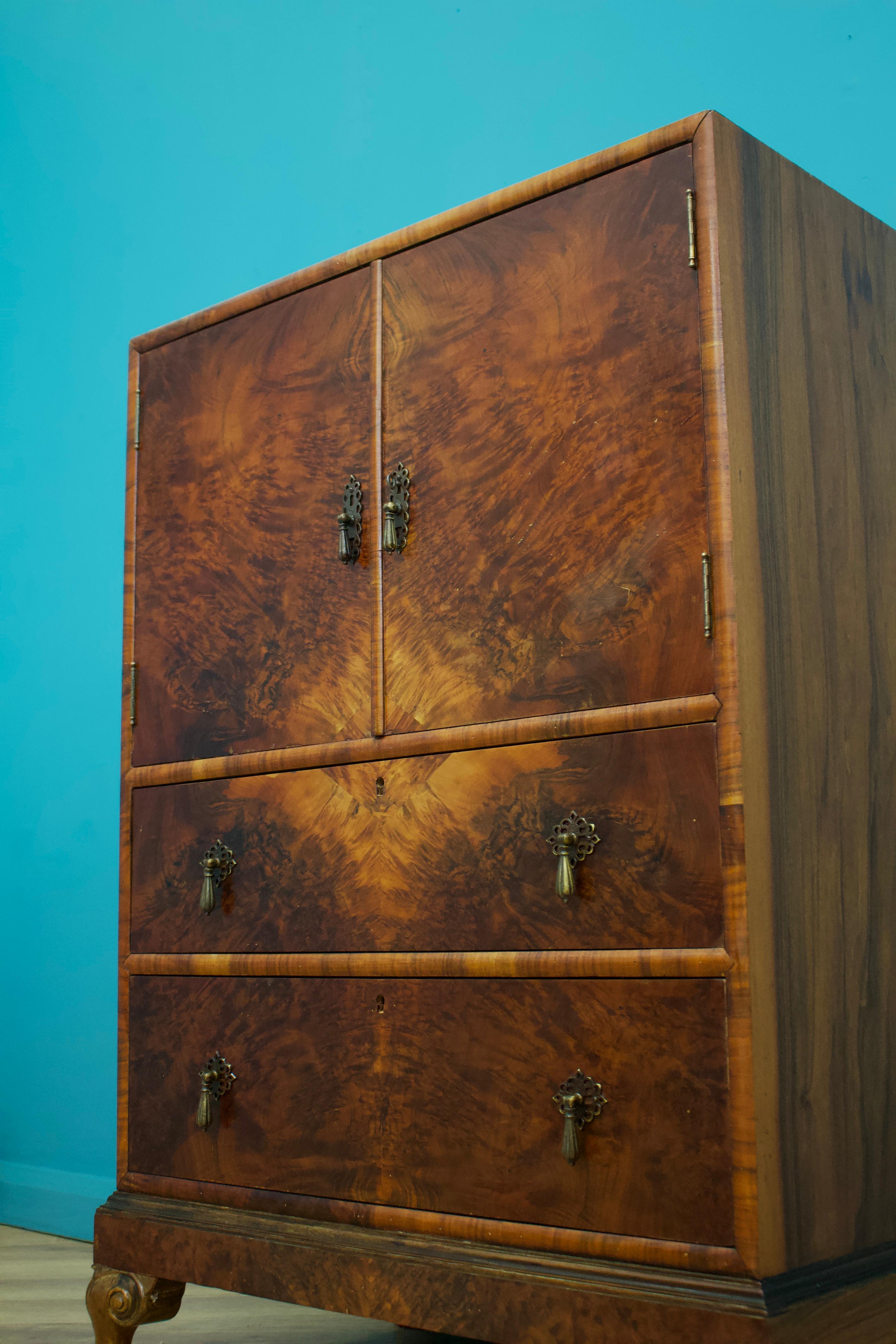 Mid-20th Century British Art Deco Burr Walnut Linen Cabinet, 1930s