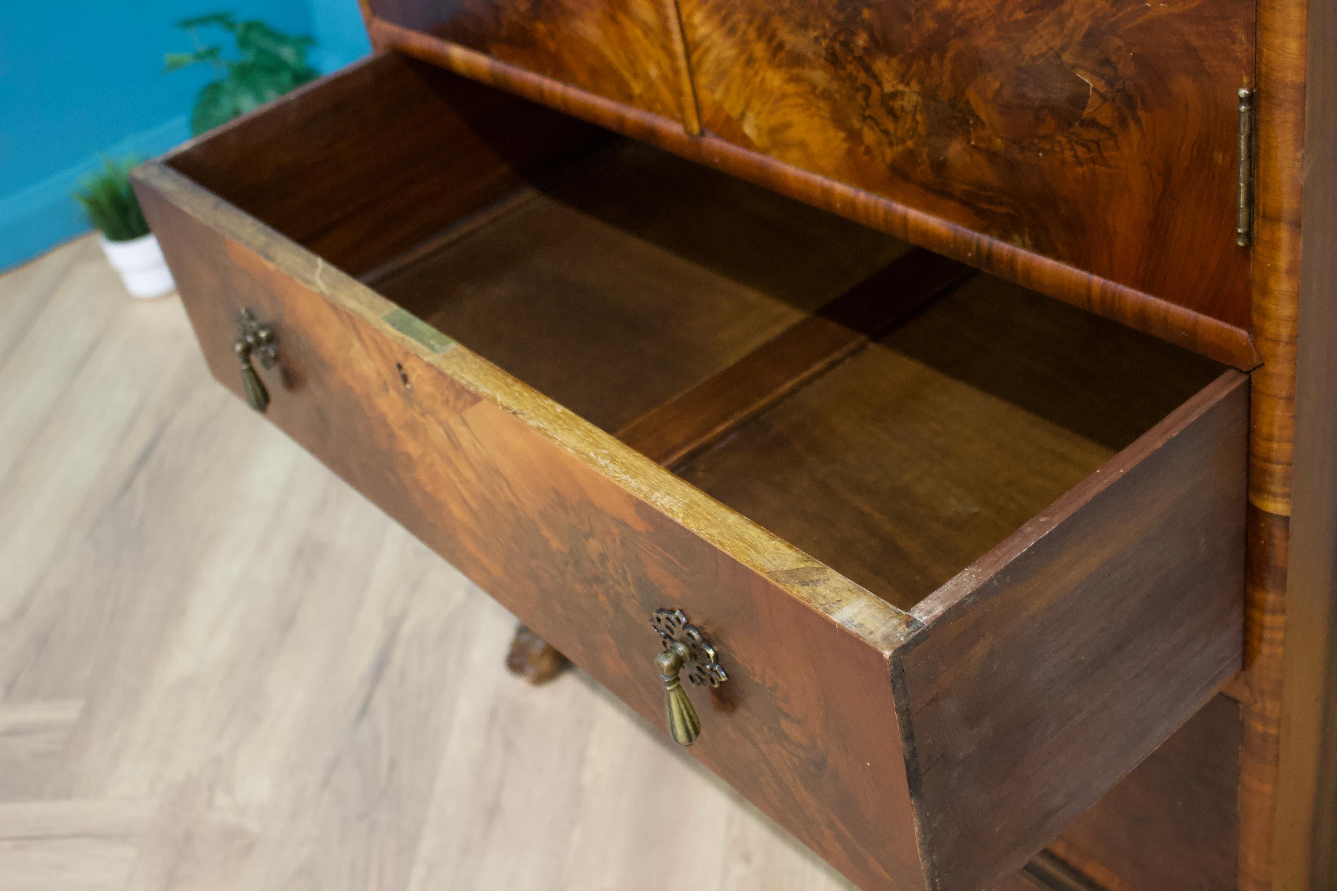 British Art Deco Burr Walnut Linen Cabinet, 1930s 1
