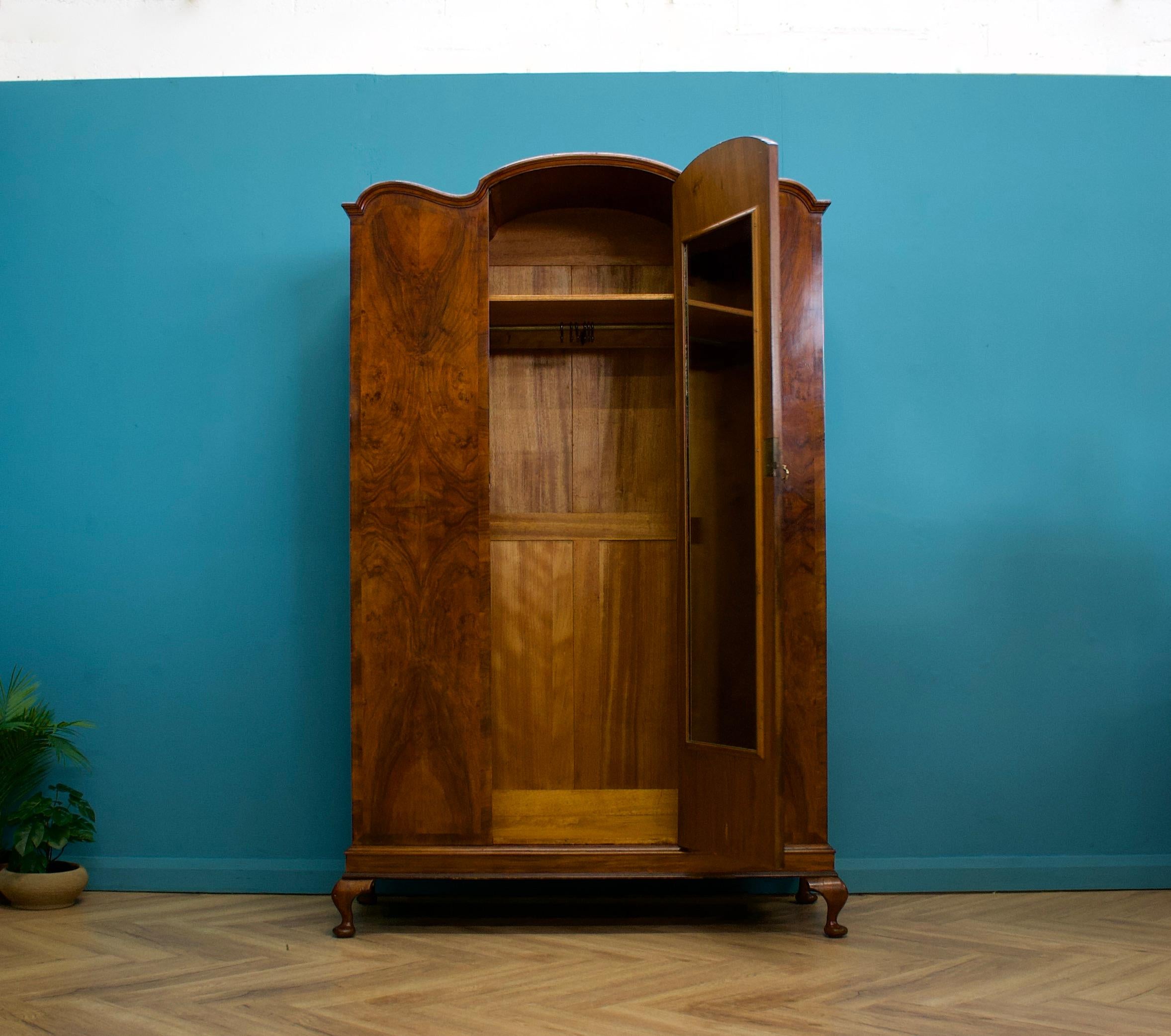 Mid-20th Century British Art Deco Burr Walnut Wardrobe, 1930s