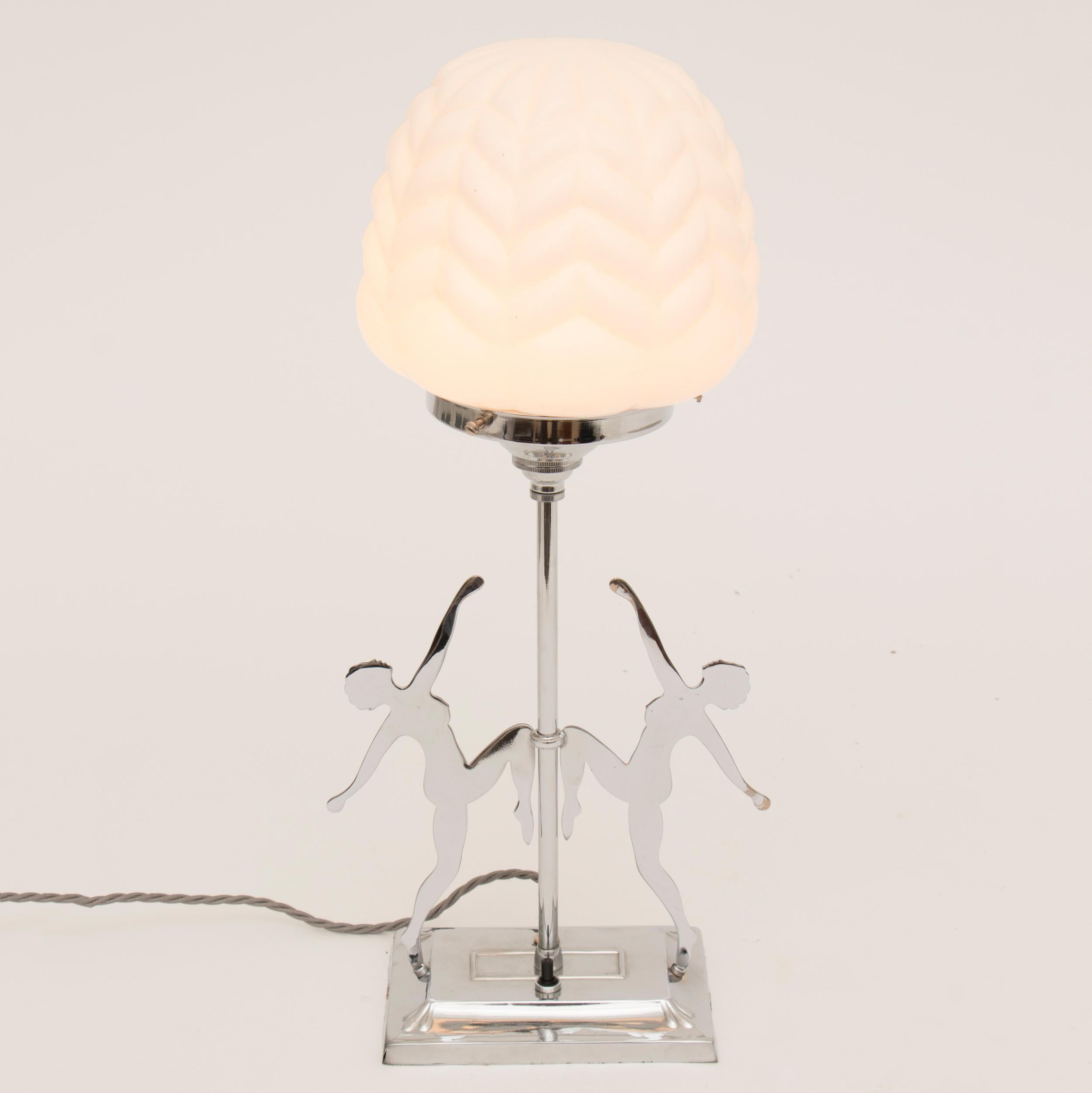 British Art Deco Double Silhouetted Figure Lamp In Good Condition For Sale In London, GB