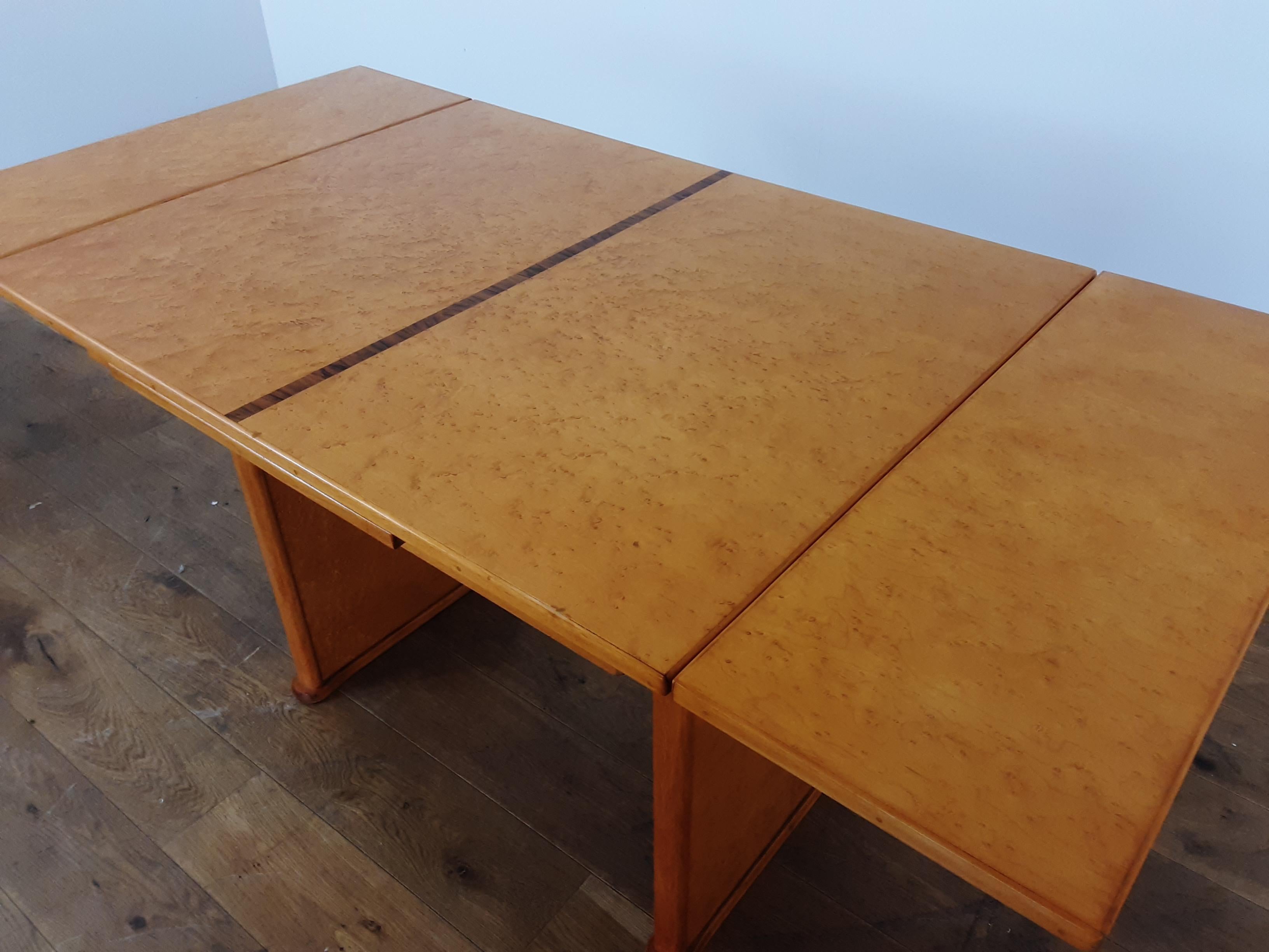 British Art Deco Extendable Dining Table in Bird's-Eye Maple with Walnut Trims For Sale 6