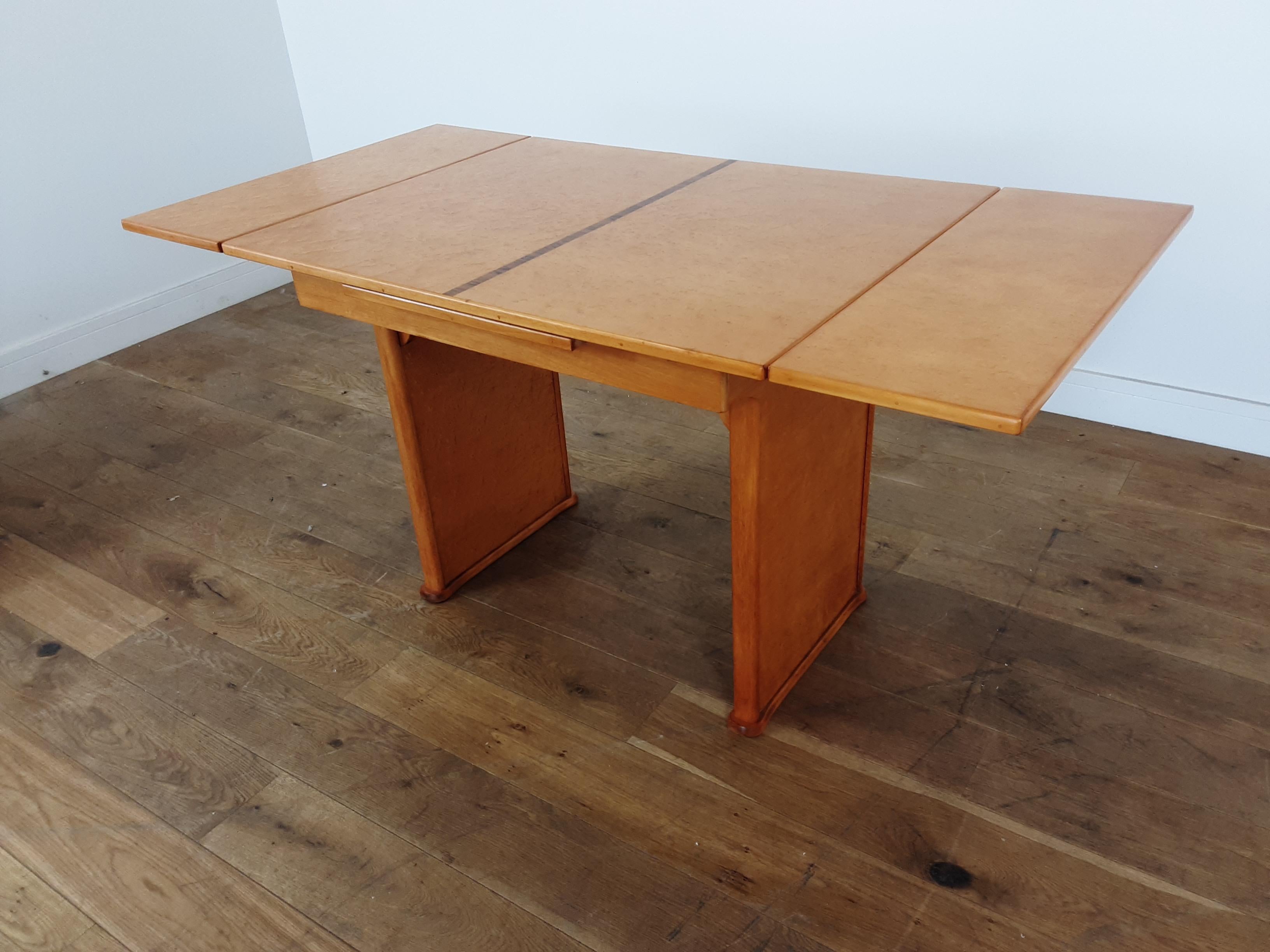 Birdseye Maple British Art Deco Extendable Dining Table in Bird's-Eye Maple with Walnut Trims For Sale