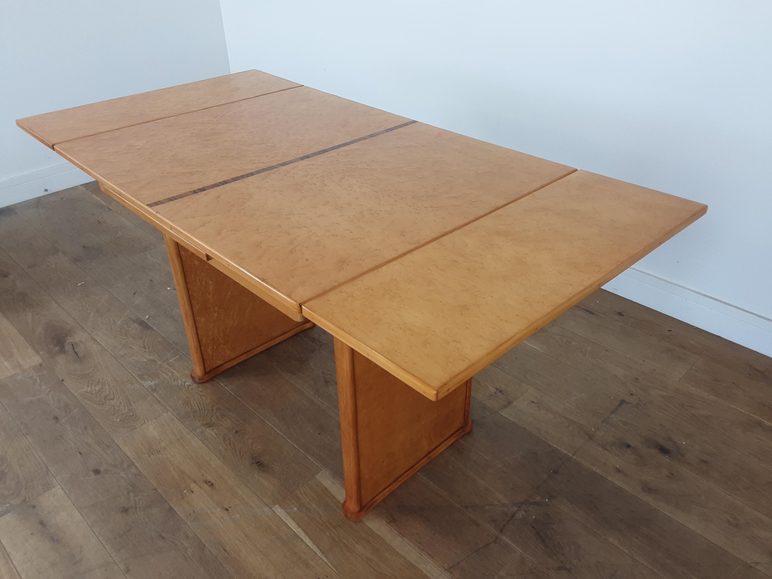 British Art Deco Extendable Dining Table in Bird's-Eye Maple with Walnut Trims For Sale 2