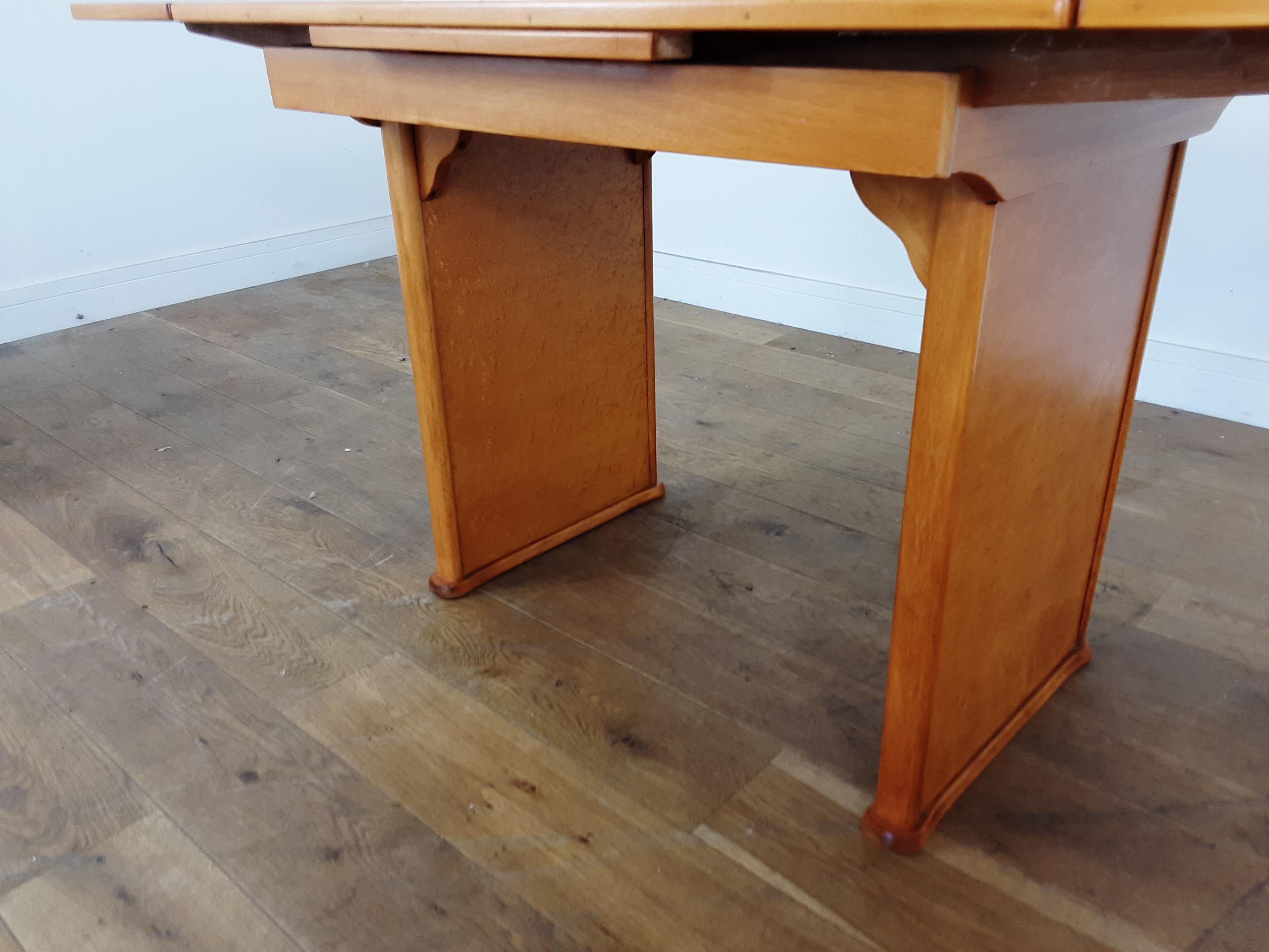 British Art Deco Extendable Dining Table in Bird's-Eye Maple with Walnut Trims For Sale 3