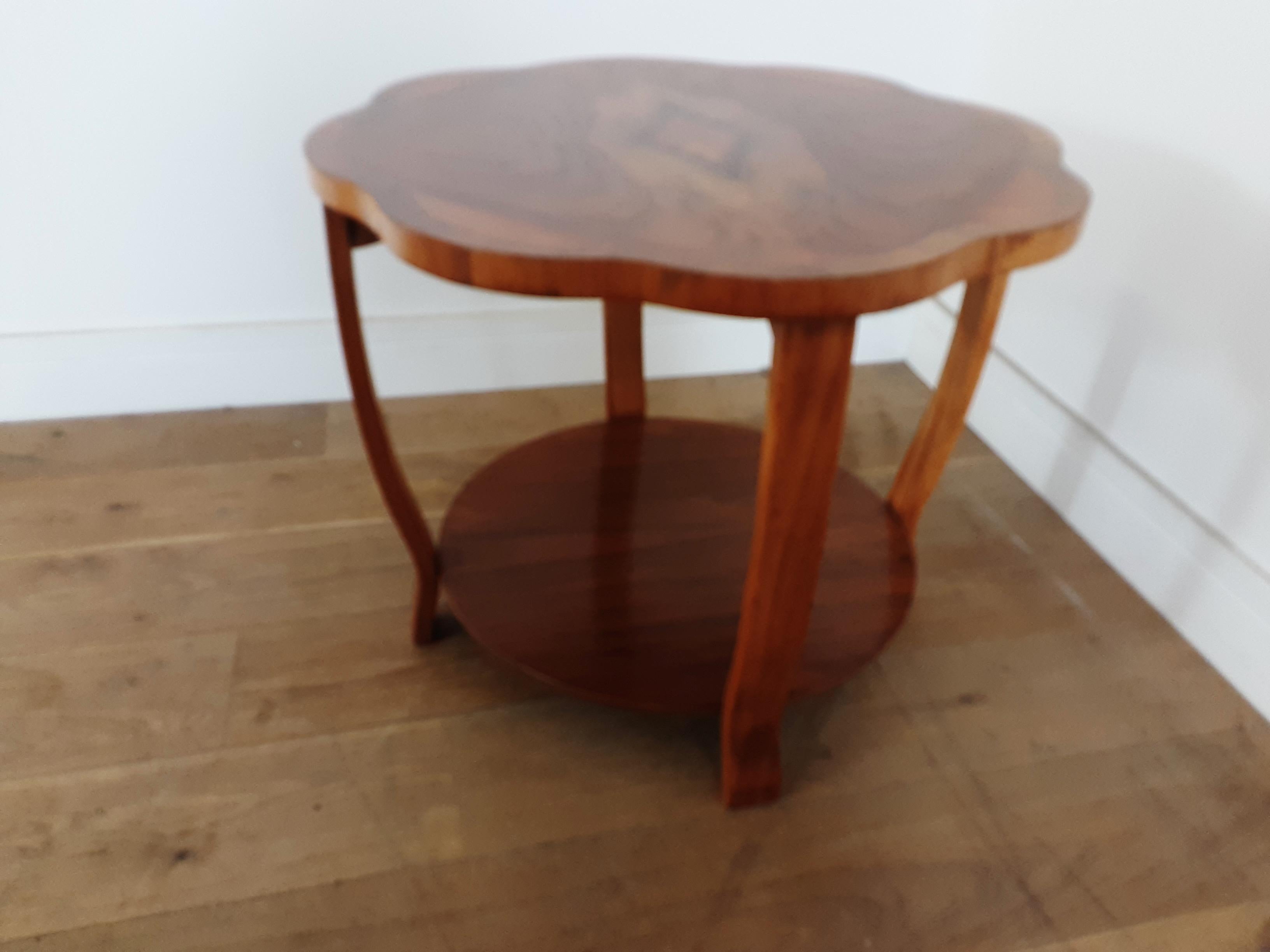 British Art Deco Figured Walnut Table with a Beautiful Scalloped Edge For Sale 1