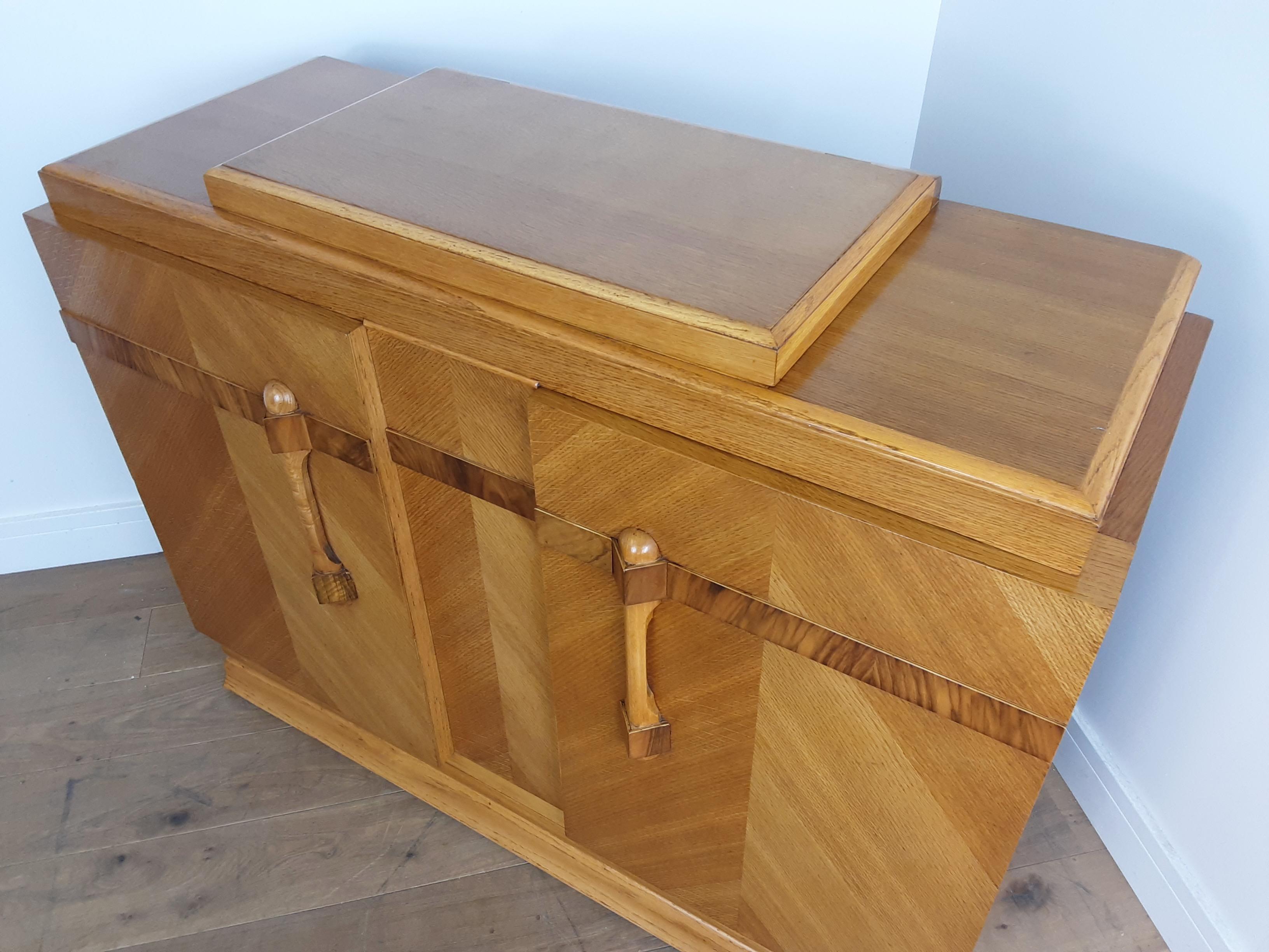 British Art Deco Golden Oak Sideboard Dry Bar with Cutlery Storage Box on Top In Good Condition In London, GB