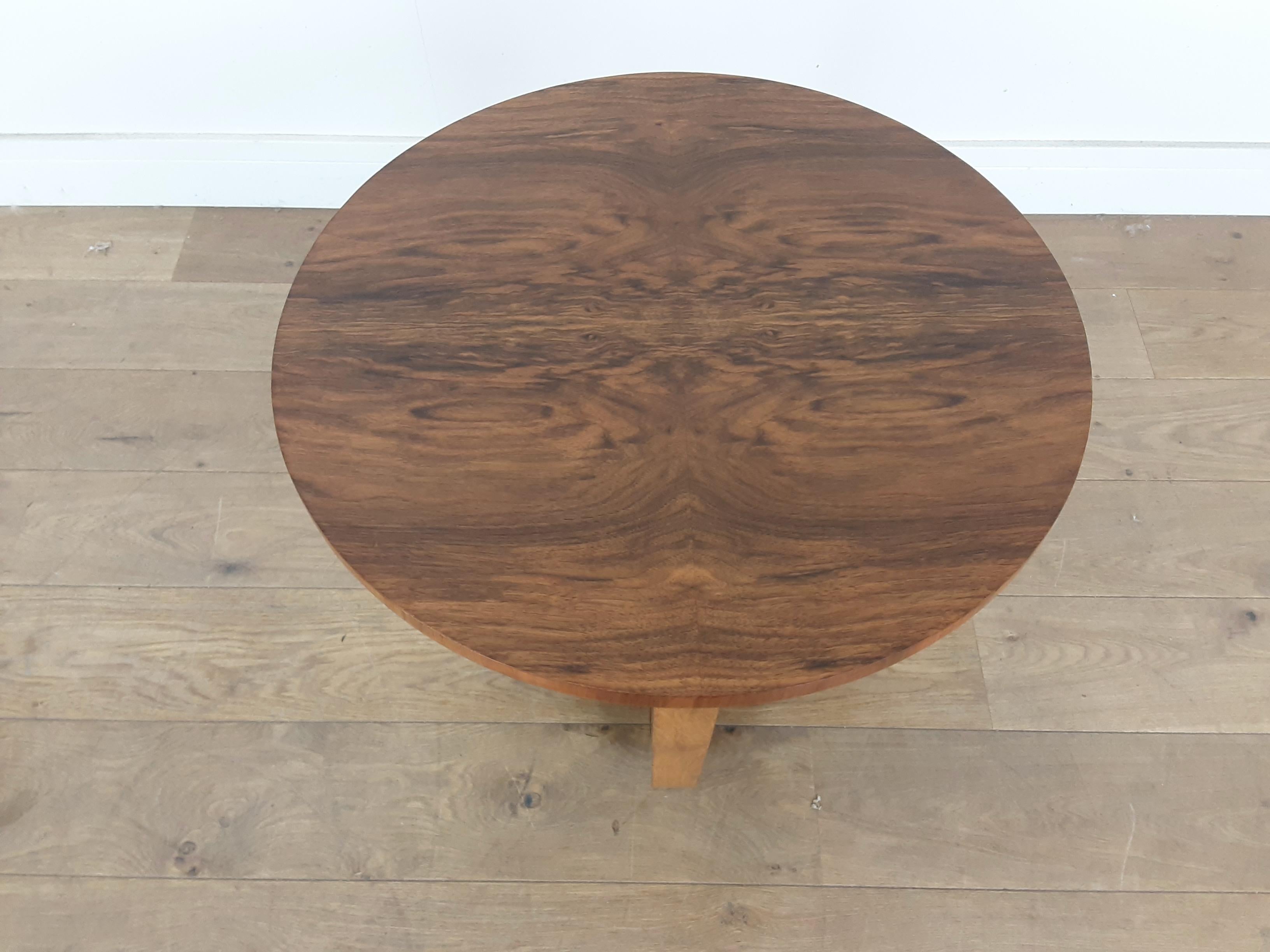 British Art Deco Side Table in a Burr Walnut In Good Condition In London, GB