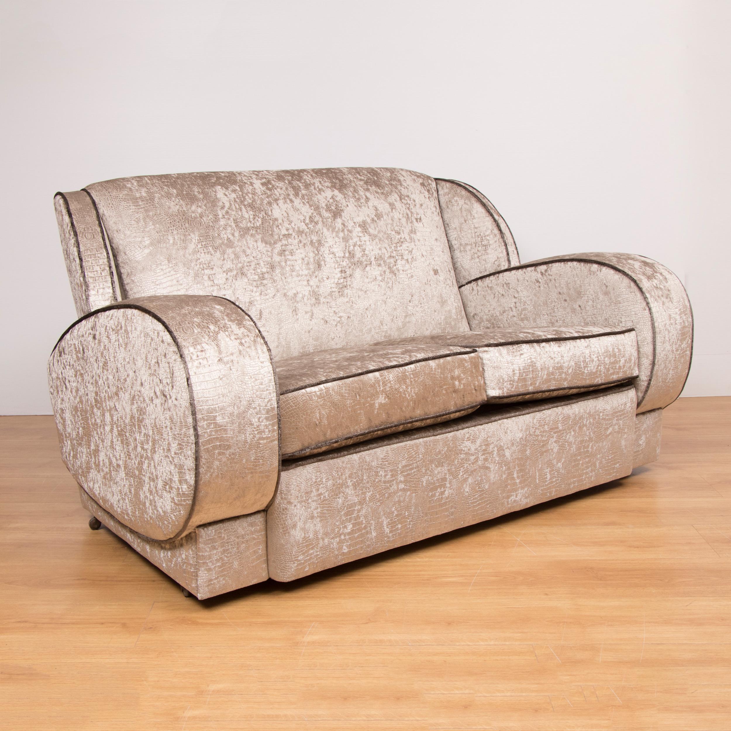Original Art Deco sofa.
A stunning Art deco two-seat sofa with lovely curved arms, newly upholstered in this amazing silver snakeskin fabric
Sofa 82 cm H 146 cm W 87 cm D seat H 43 cm seat D 56 cm
British, circa 1930.