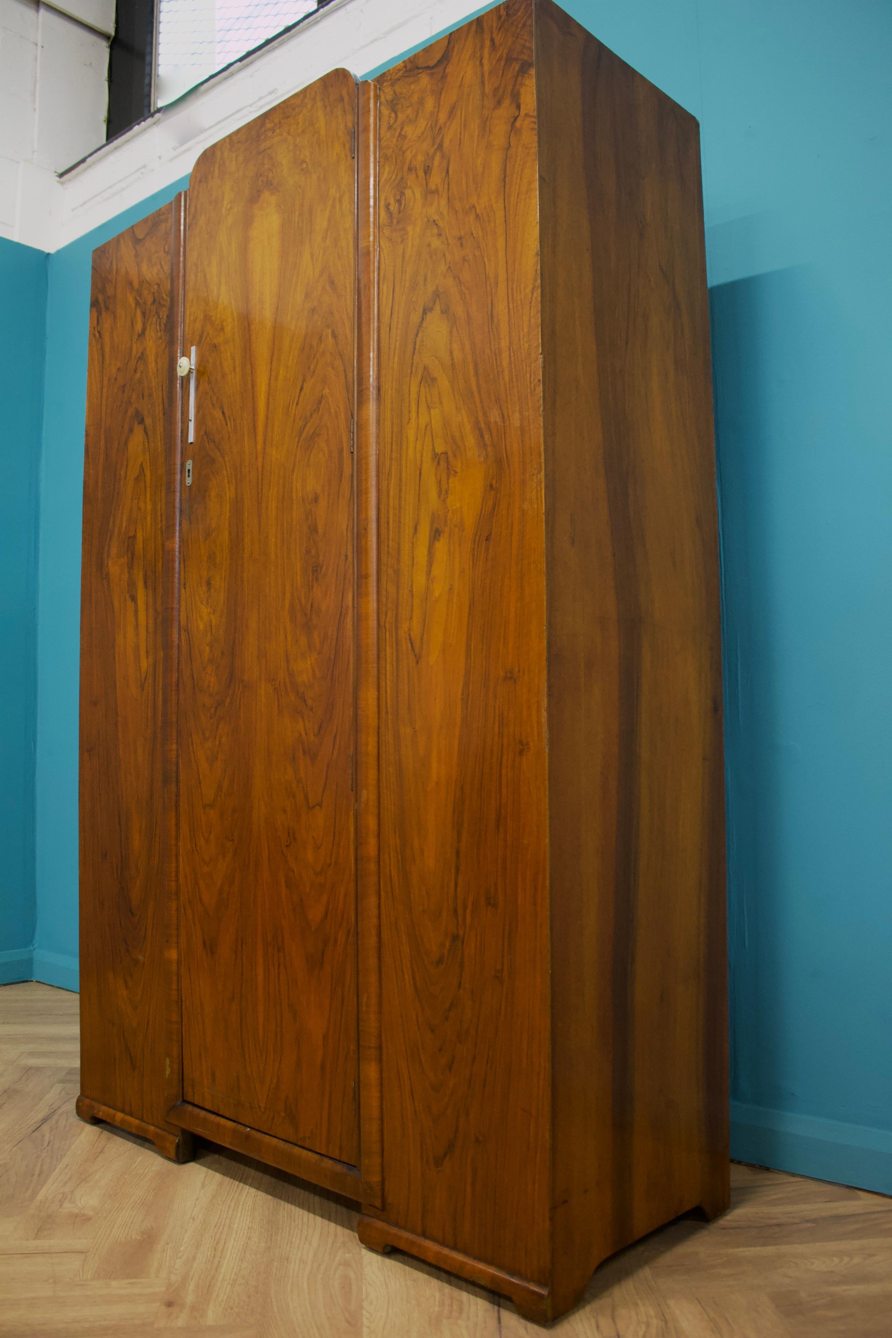 Mid-20th Century British Art Deco Style Walnut Wardrobe, 1950s