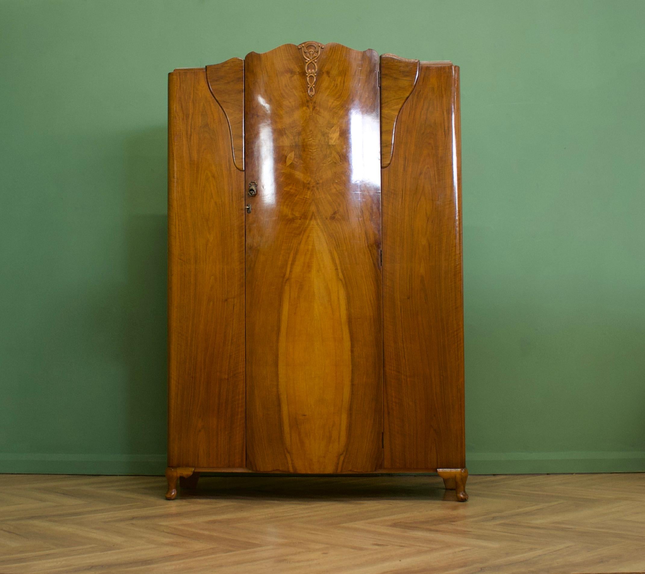 -- Art Deco style serpentine wardrobe
- Manufactured in the UK by Harris Lebus
- Featuring a serpentine front
- Two rails - one to each side
   