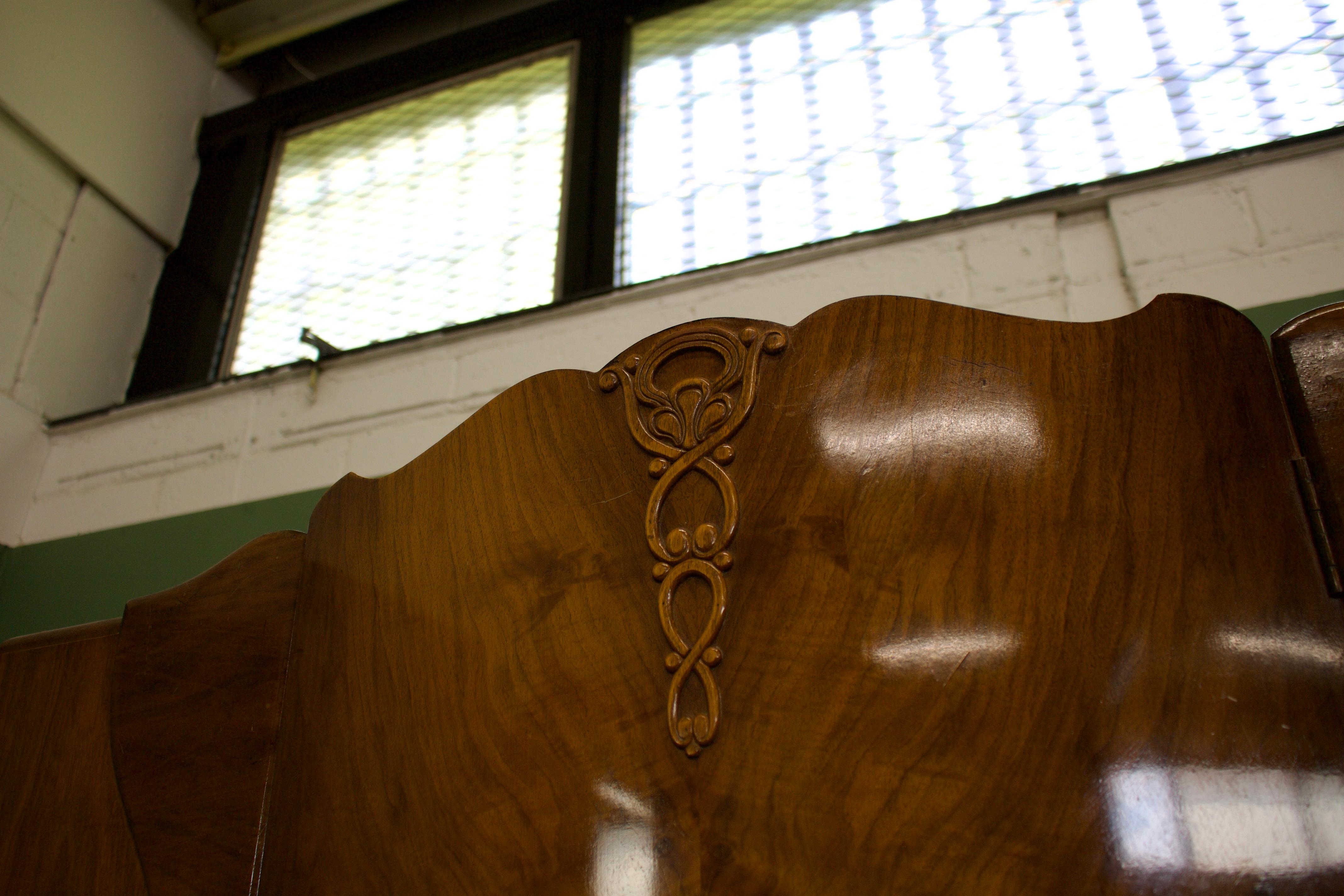British Art Deco Style Walnut Wardrobe from Harris Lebus, 1940s In Good Condition In South Shields, GB