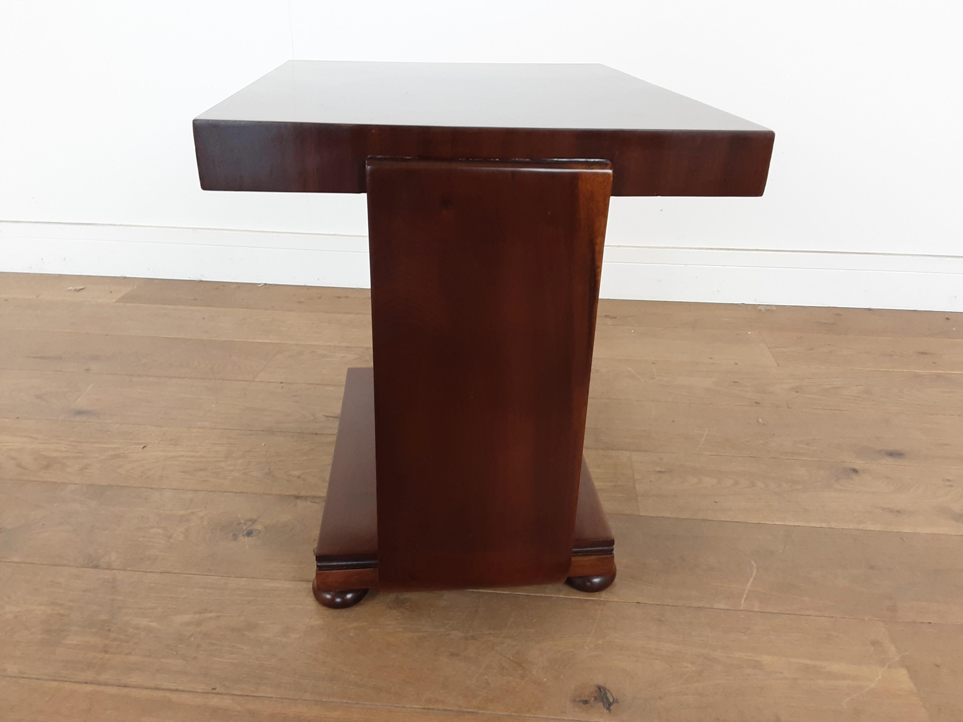 British Art Deco Table in a Burr Walnut For Sale 3