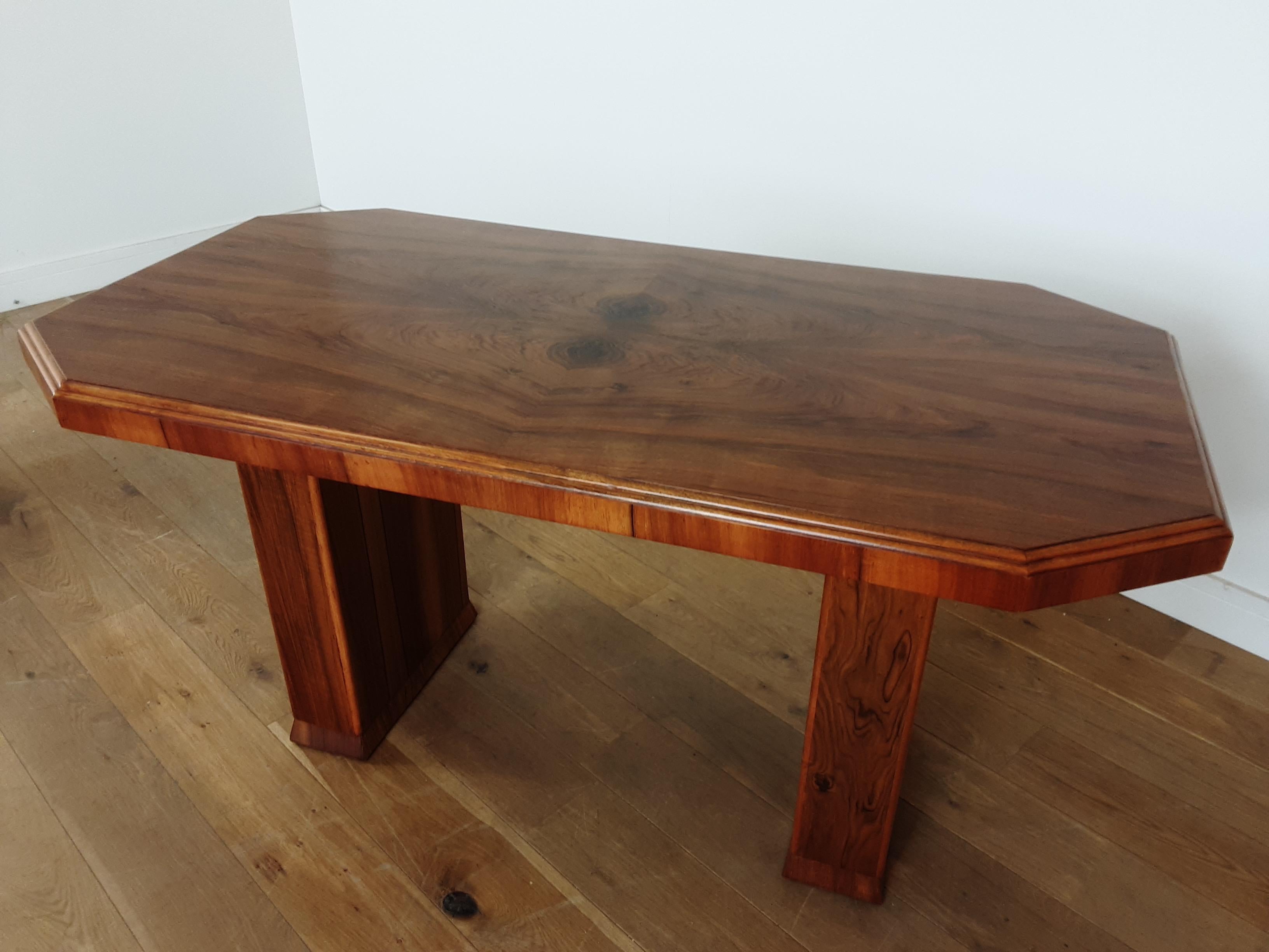 20th Century British Art Deco Walnut Dining Table Brown Wood Pedestal Column Supports For Sale